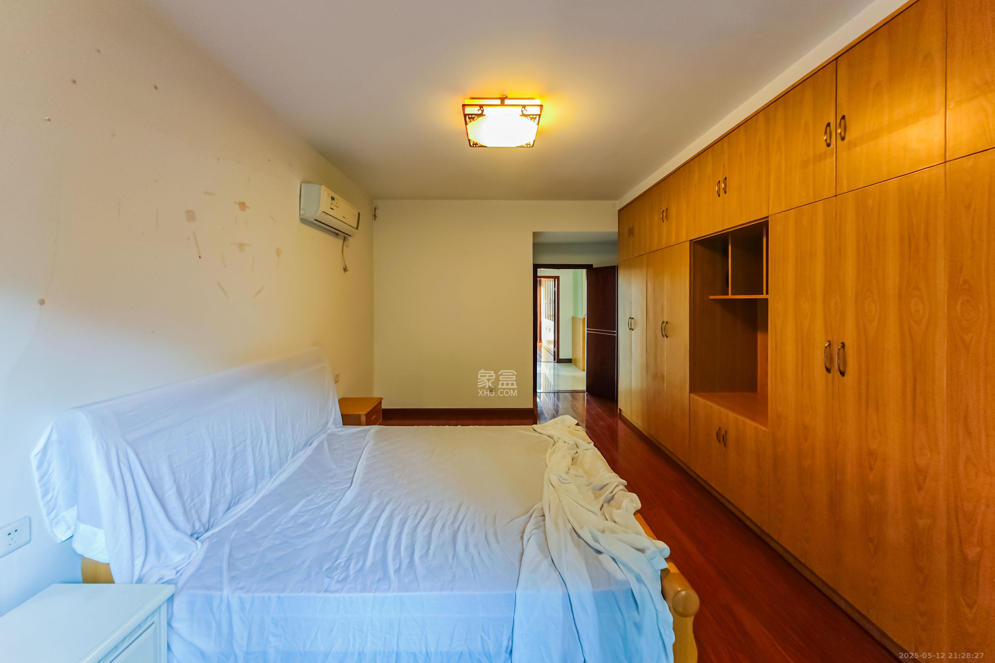 中城丽景香山园 3室2厅2卫 155.0万 中城丽景香山园 3室2厅2卫 155.0万卧室