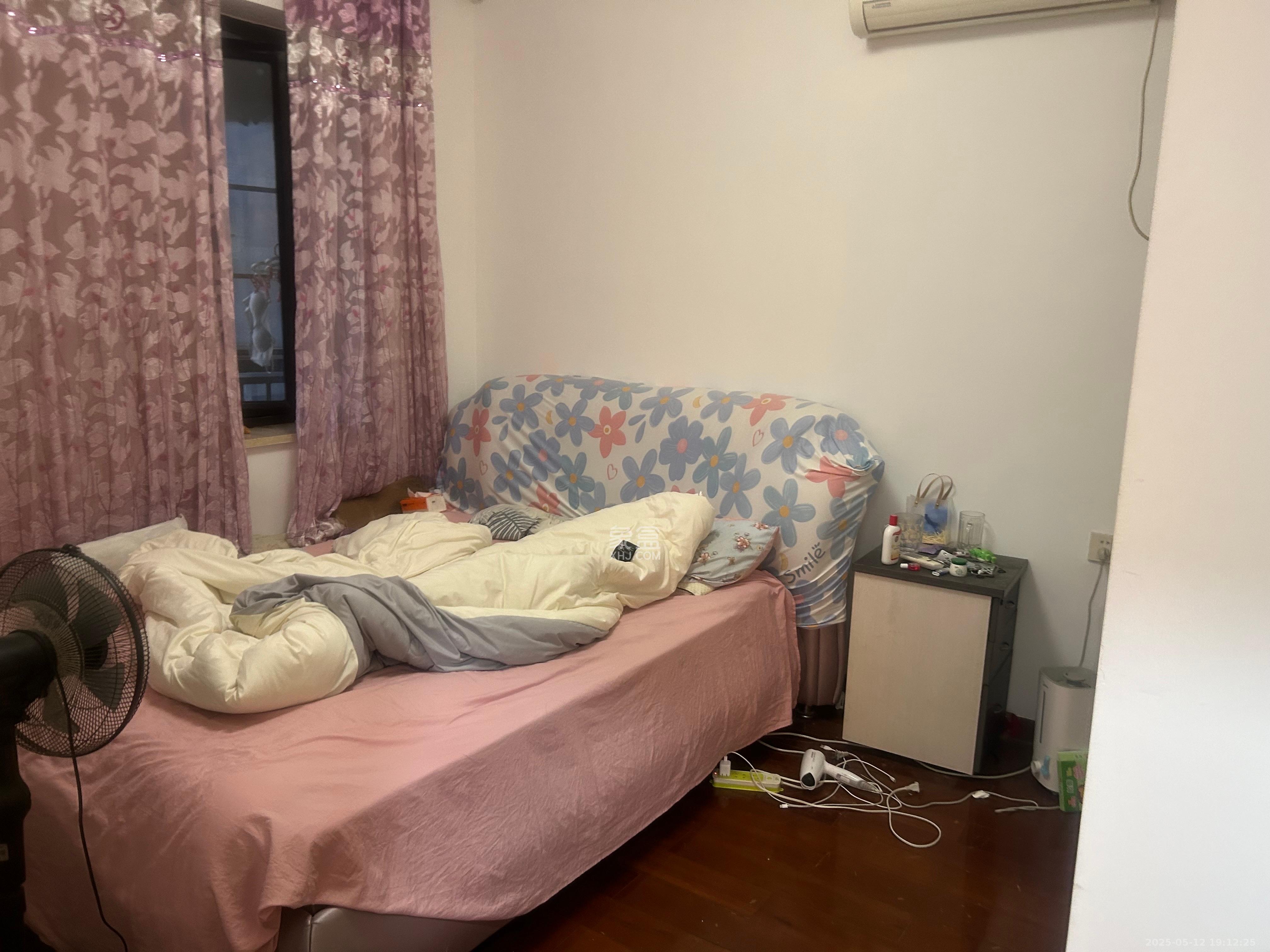 上东辛顿公寓 2室2厅2卫 2400.0元/月 上东辛顿公寓 2室2厅2卫 2400.0元/月室内图