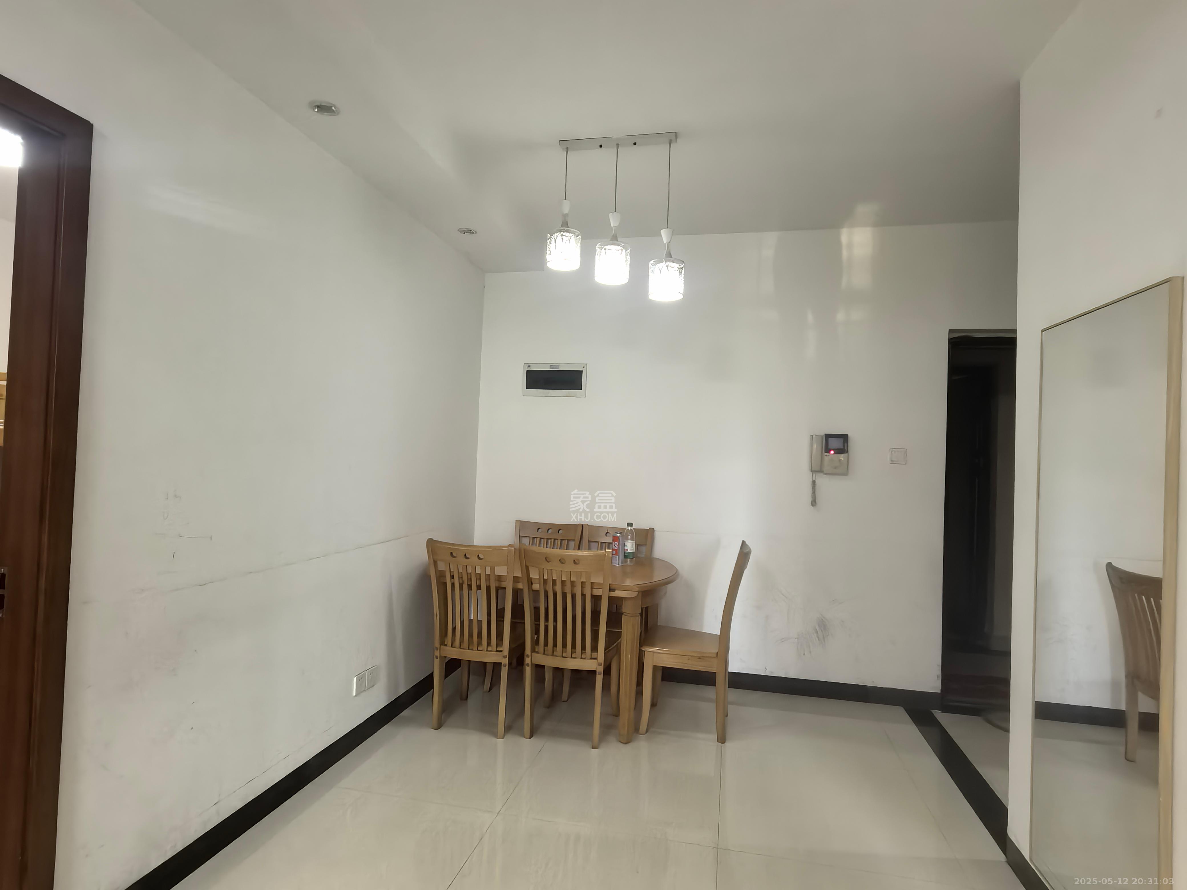 三一街区  3室2厅1卫   1600.00元/月室内图
