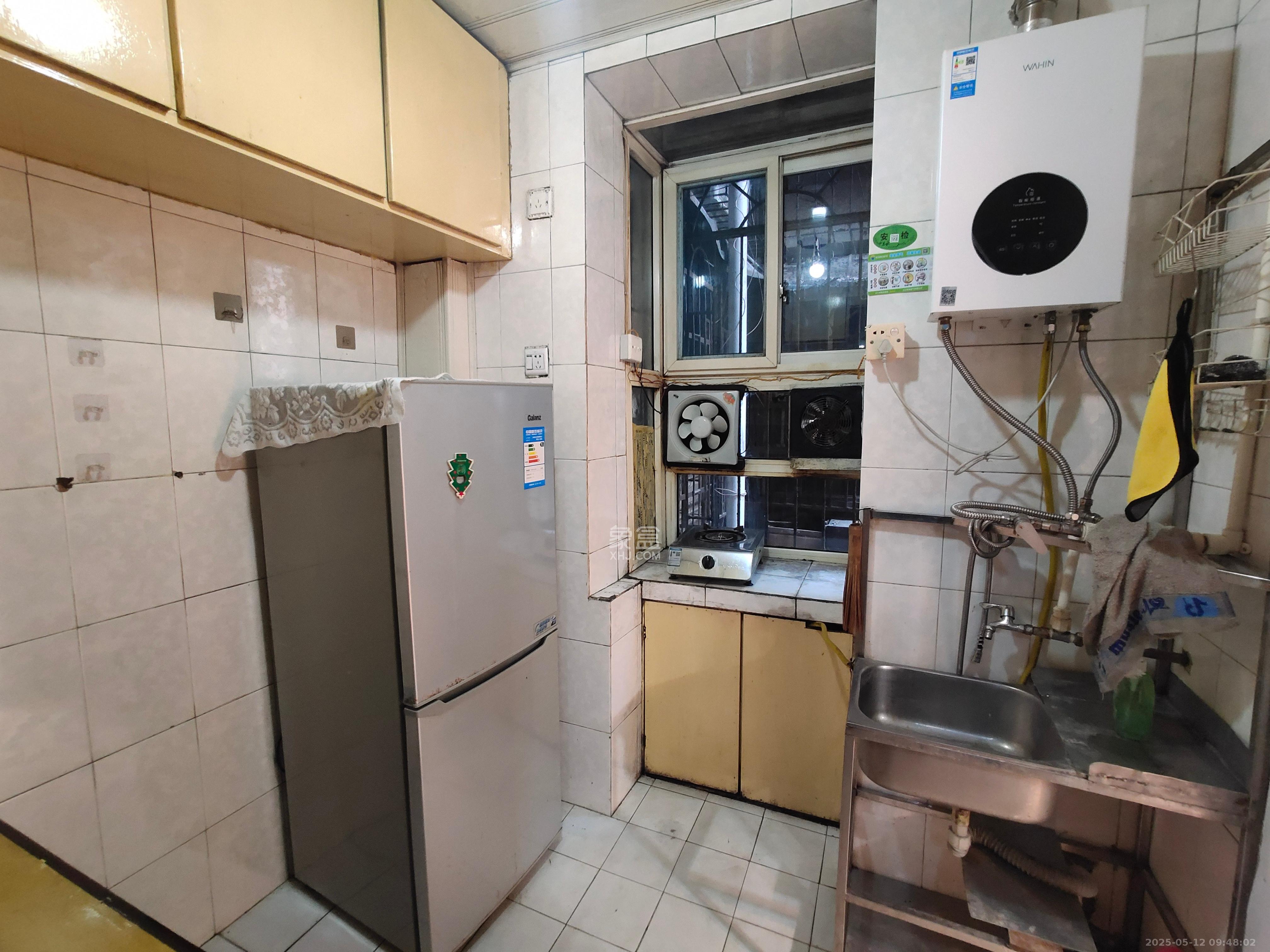 华达家园 4室2厅1卫 1800.0元/月 华达家园 4室2厅1卫 1800.0元/月室内图