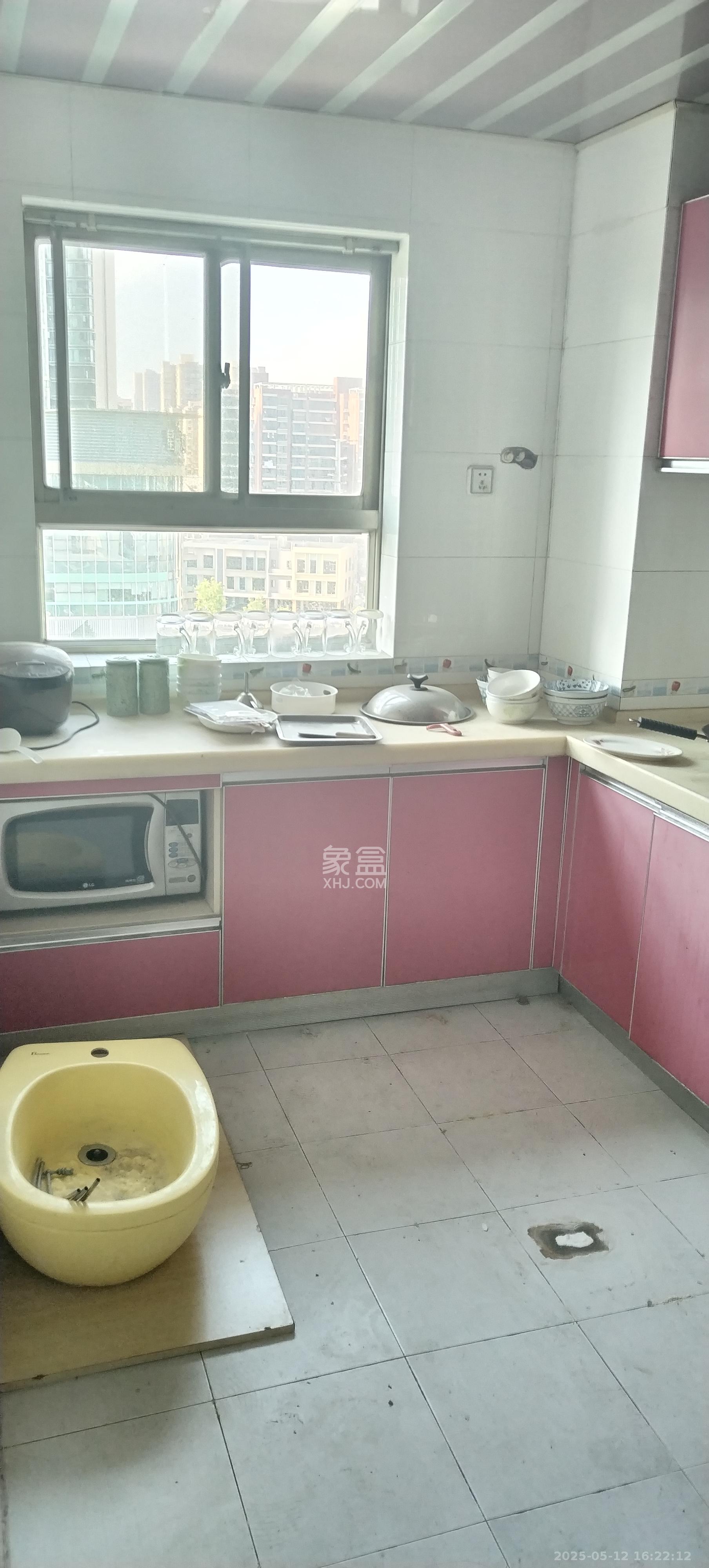 蓮湖大廈  3室2廳2衛(wèi)   2300.00元/月室內(nèi)圖