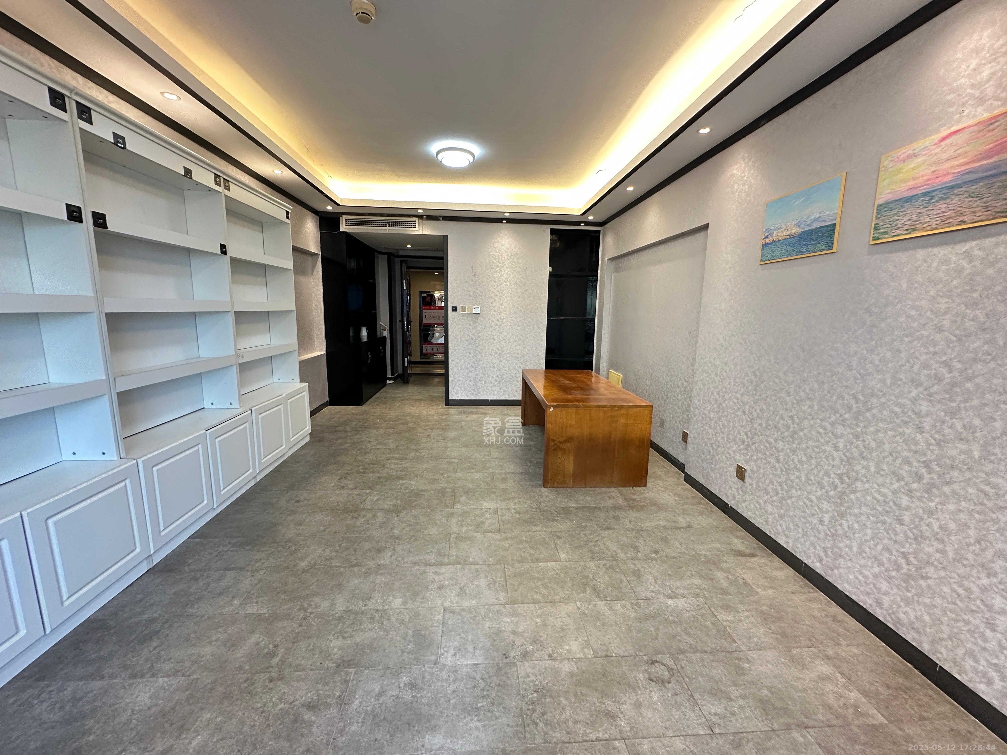 保利国际广场 1室1厅1卫 2000.0元/月 保利国际广场 1室1厅1卫 2000.0元/月室内图