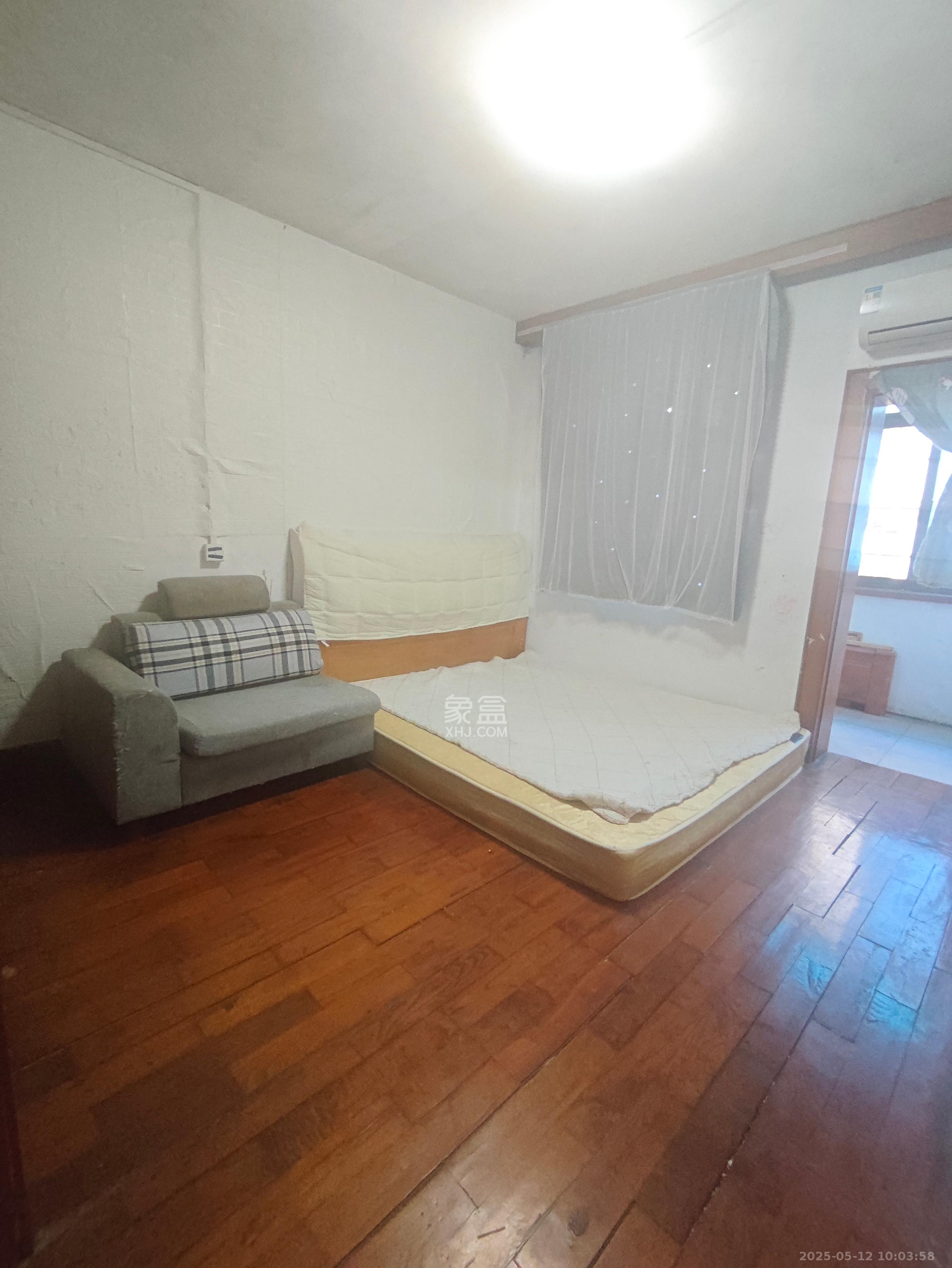 文艺新村  2室1厅1卫   1600.00元/月室内图