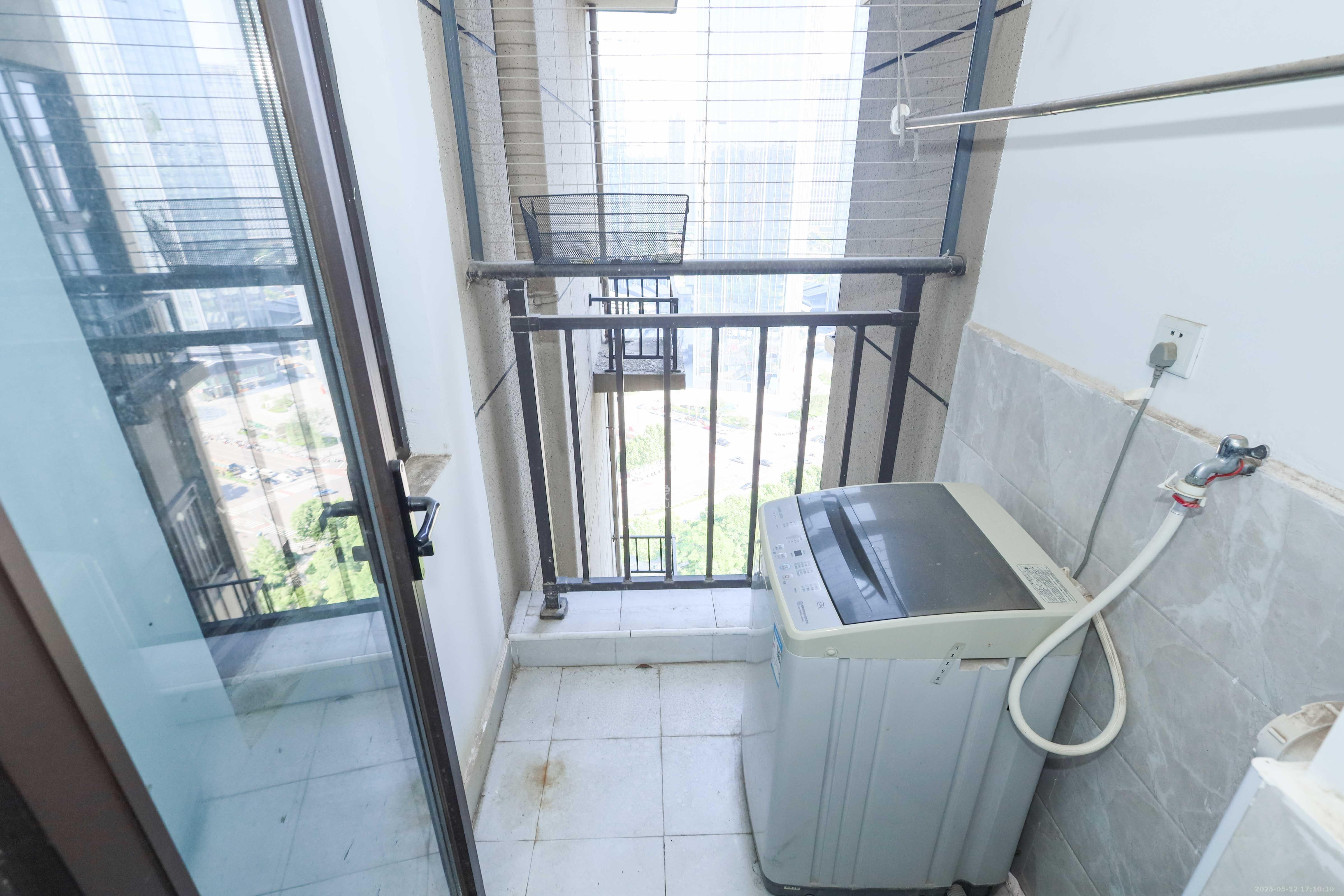 中国铁建梅溪青秀二期  3室2厅2卫    140.0万阳台