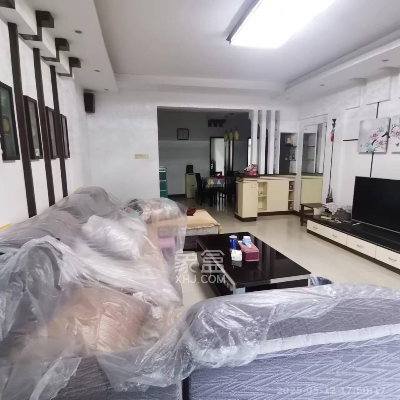 欣安小区  3室2厅2卫   1400.00元/月室内图