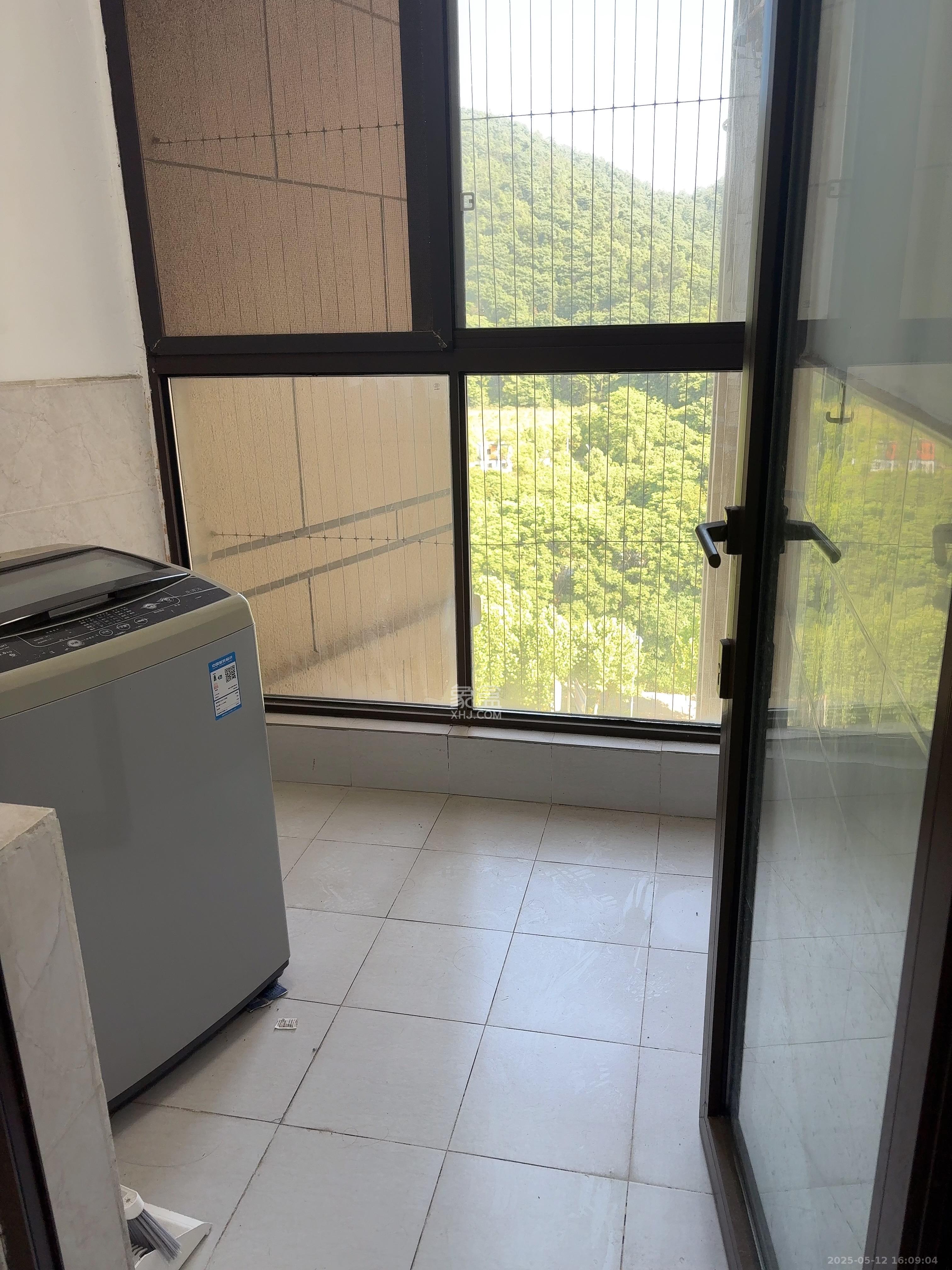 金茂梅溪湖  1室2厅1卫   2800.00元/月室内图