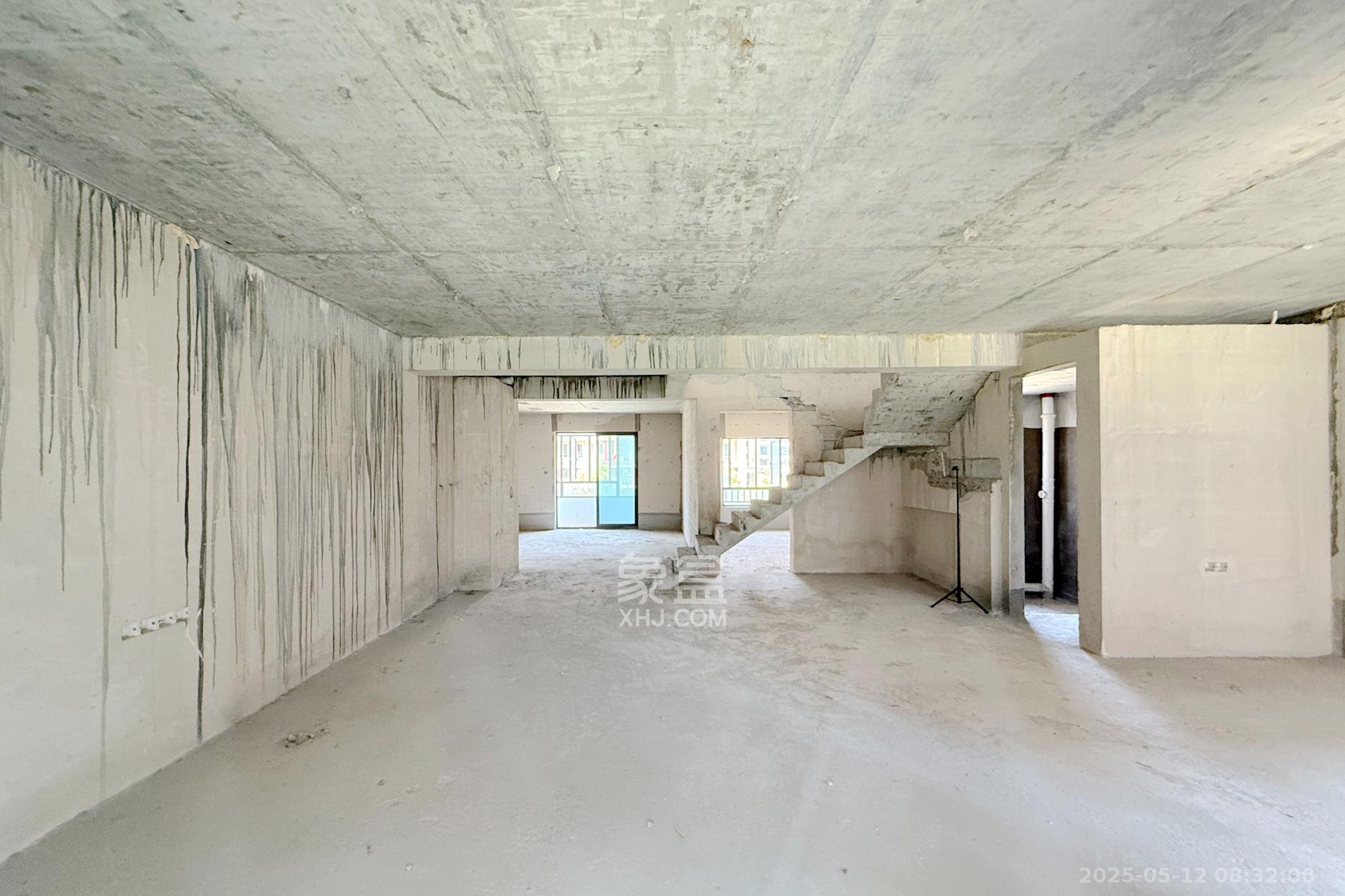 阳光城联利悦澜府  4室2厅2卫    122.0万 阳光城联利悦澜府  4室2厅2卫    122.0万客厅