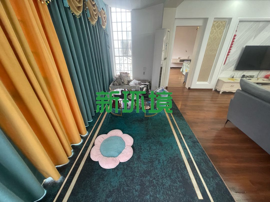 汇景名都  3室2厅2卫   72.00万客厅