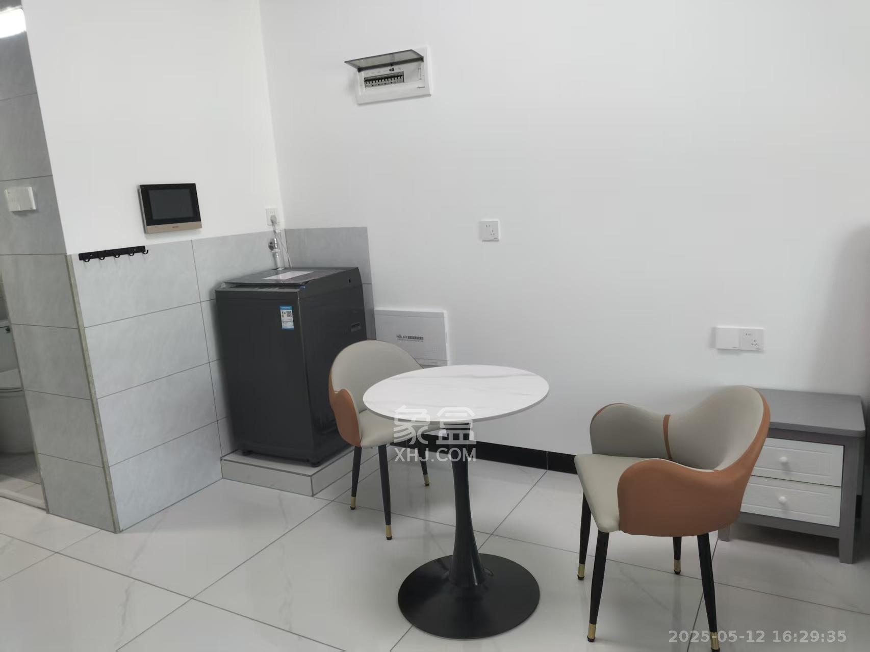 恒大誉府(融誉商业中心)  1室1厅1卫    1500.0元/月 恒大誉府(融誉商业中心)  1室1厅1卫    1500.0元/月室内图1