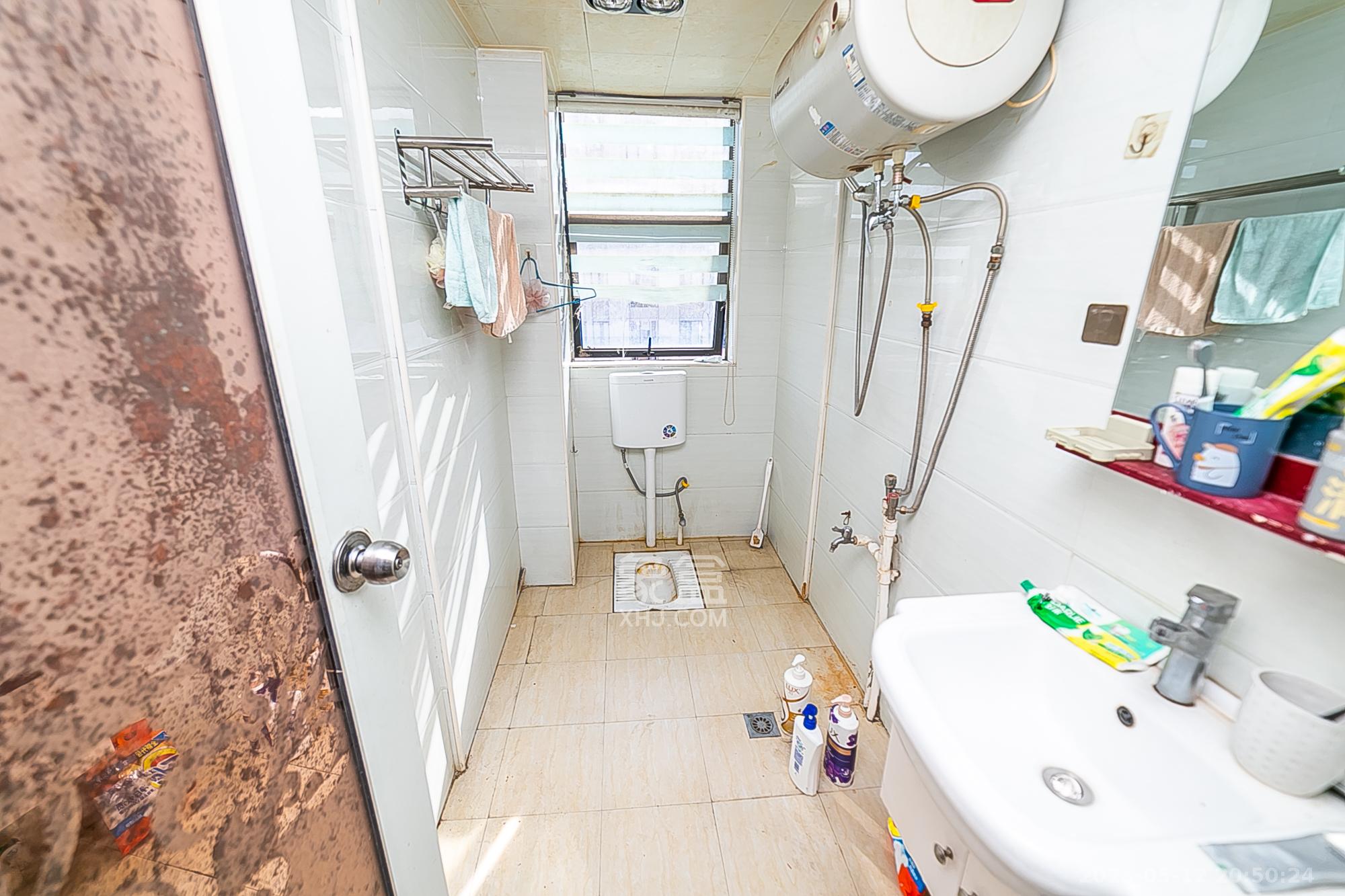 天鸿天府(天鸿中央大院)  4室2厅2卫    160.0万 天鸿天府(天鸿中央大院)  4室2厅2卫    160.0万卫生间