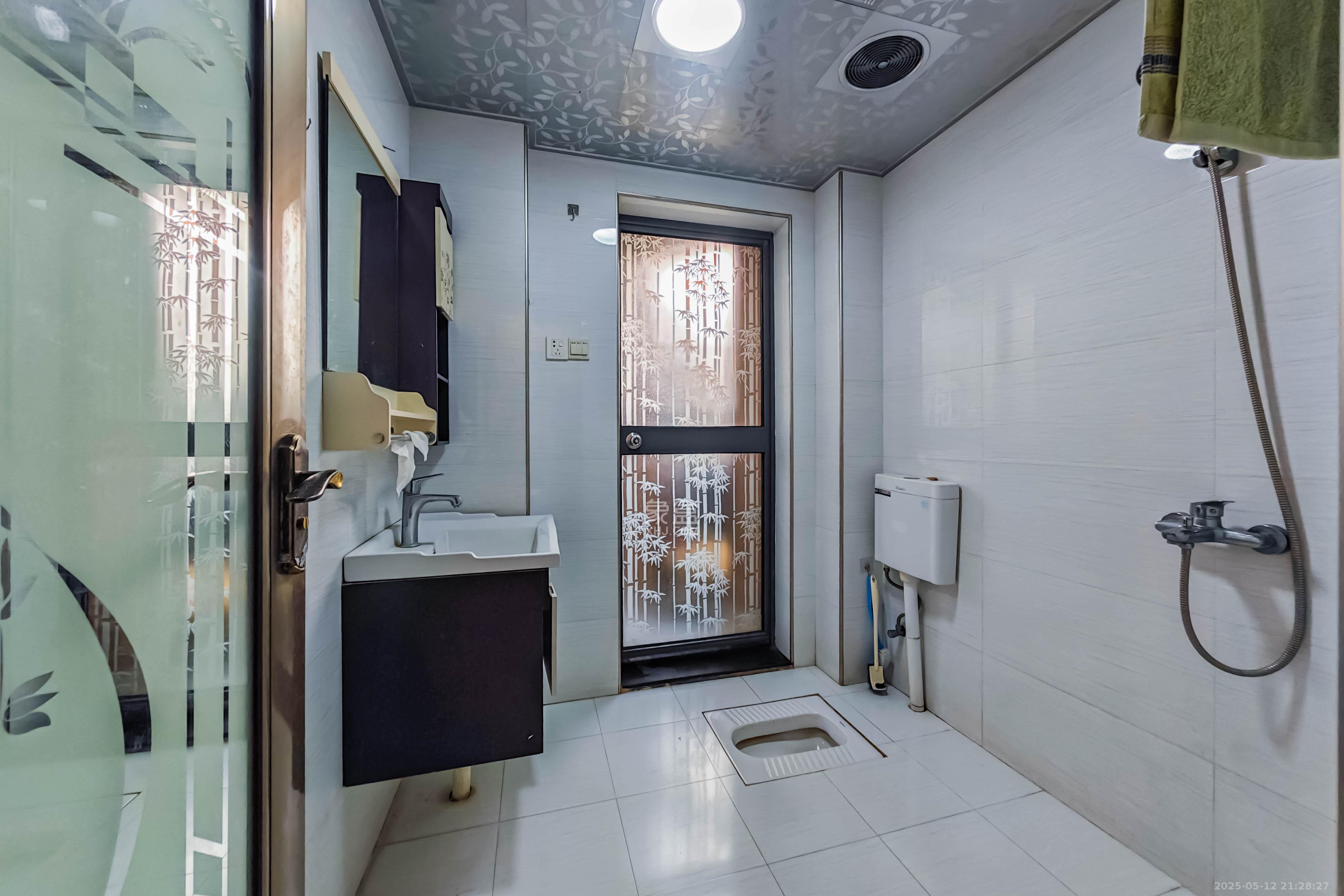 中城丽景香山园 3室2厅2卫 155.0万 中城丽景香山园 3室2厅2卫 155.0万卫生间