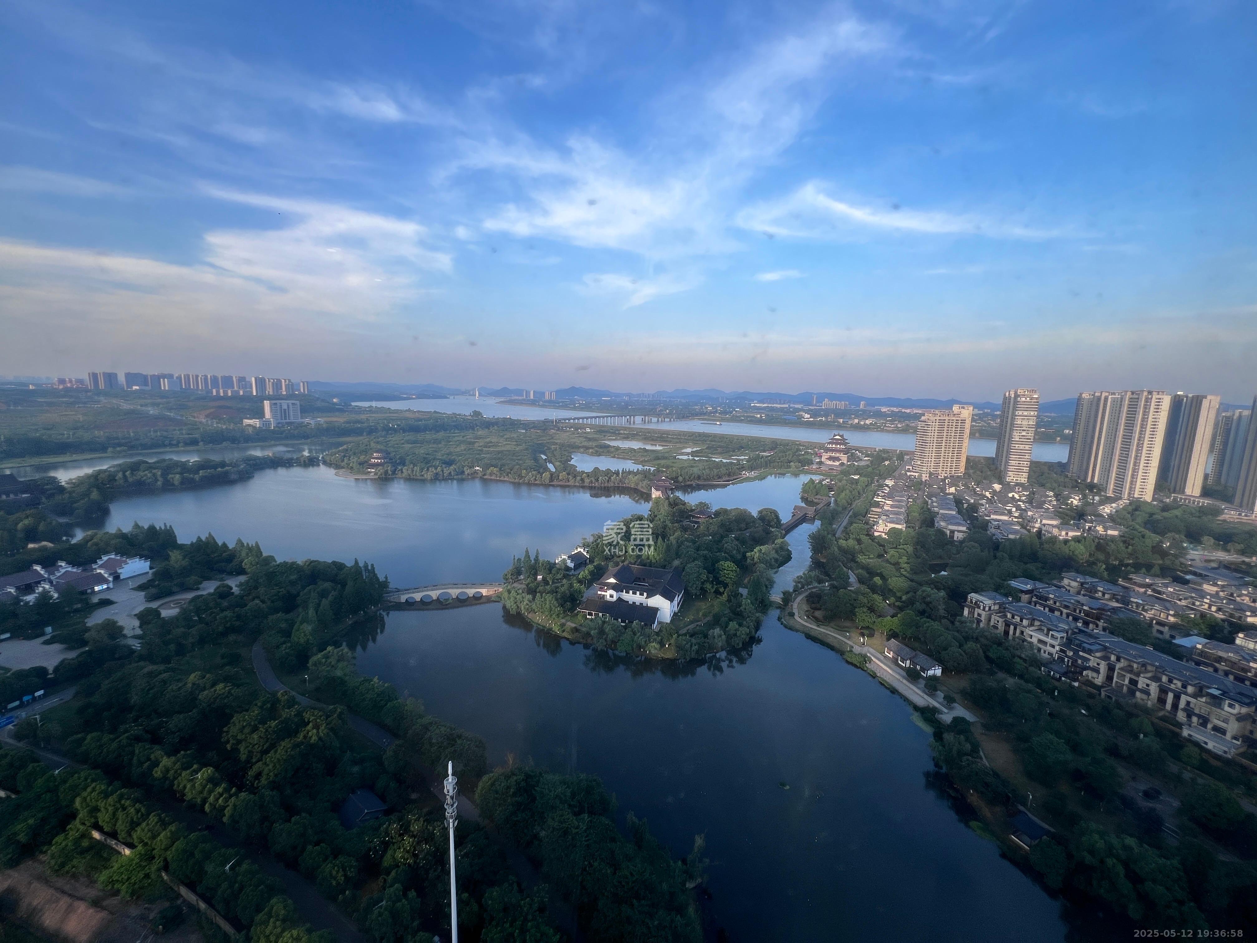 湾田九华湖畔壹号 5室2厅2卫 138.0万 湾田九华湖畔壹号 5室2厅2卫 138.0万客厅