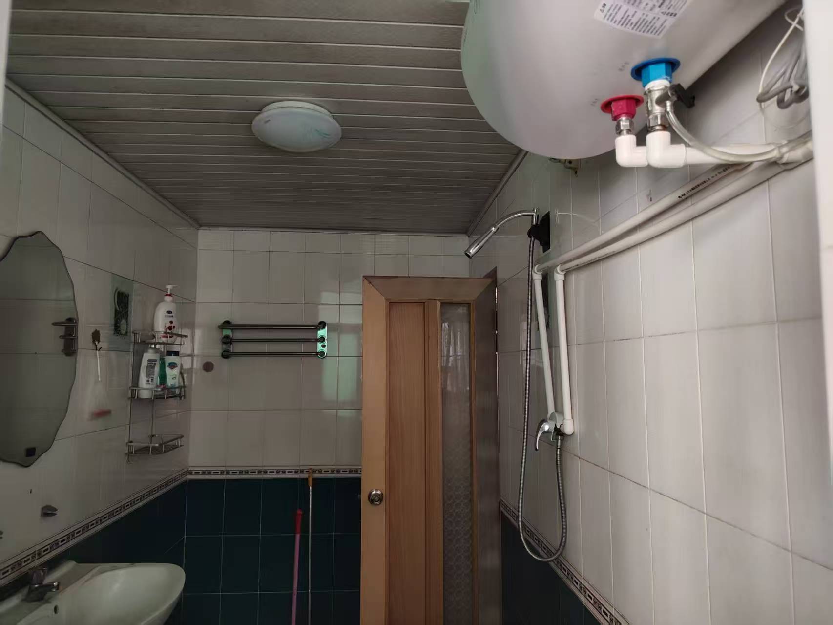 琼苑广场  3室2厅1卫    2000.0元/月 琼苑广场  3室2厅1卫    2000.0元/月室内图