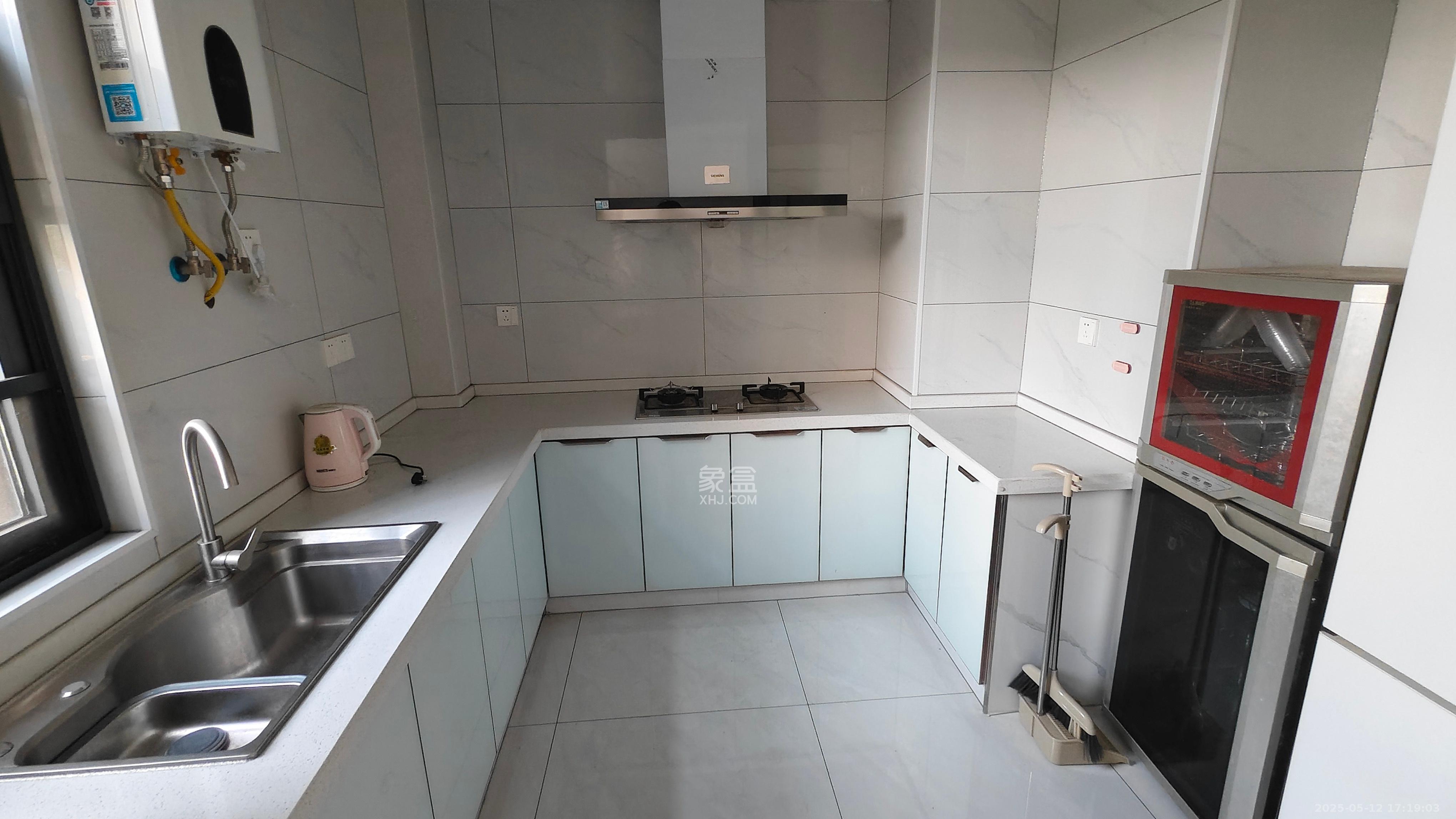 嘉宇北部湾A区  4室2厅2卫    4000.0元/月 嘉宇北部湾A区  4室2厅2卫    4000.0元/月室内图