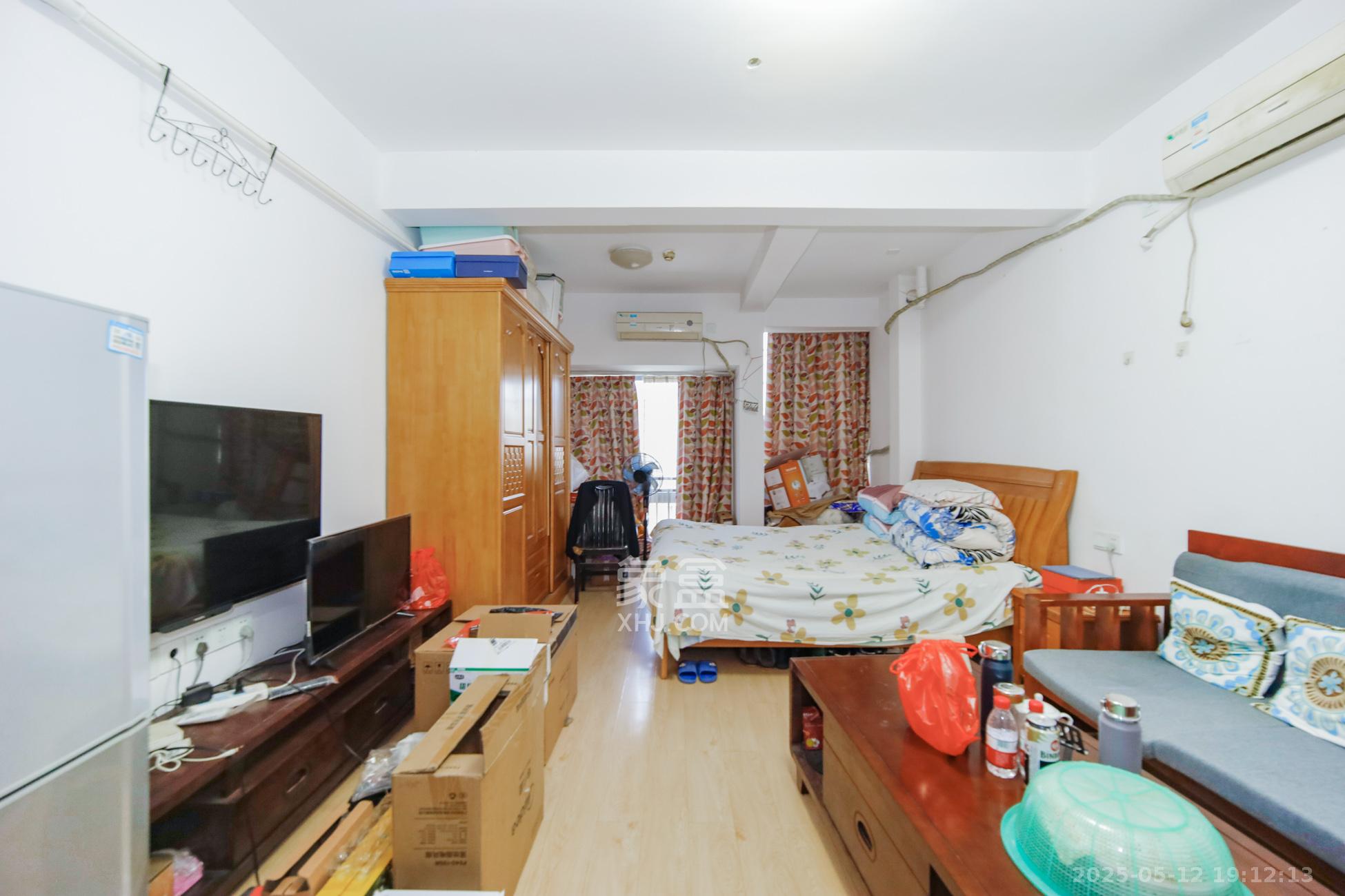 时代公馆  1室1厅1卫   25.00万客厅