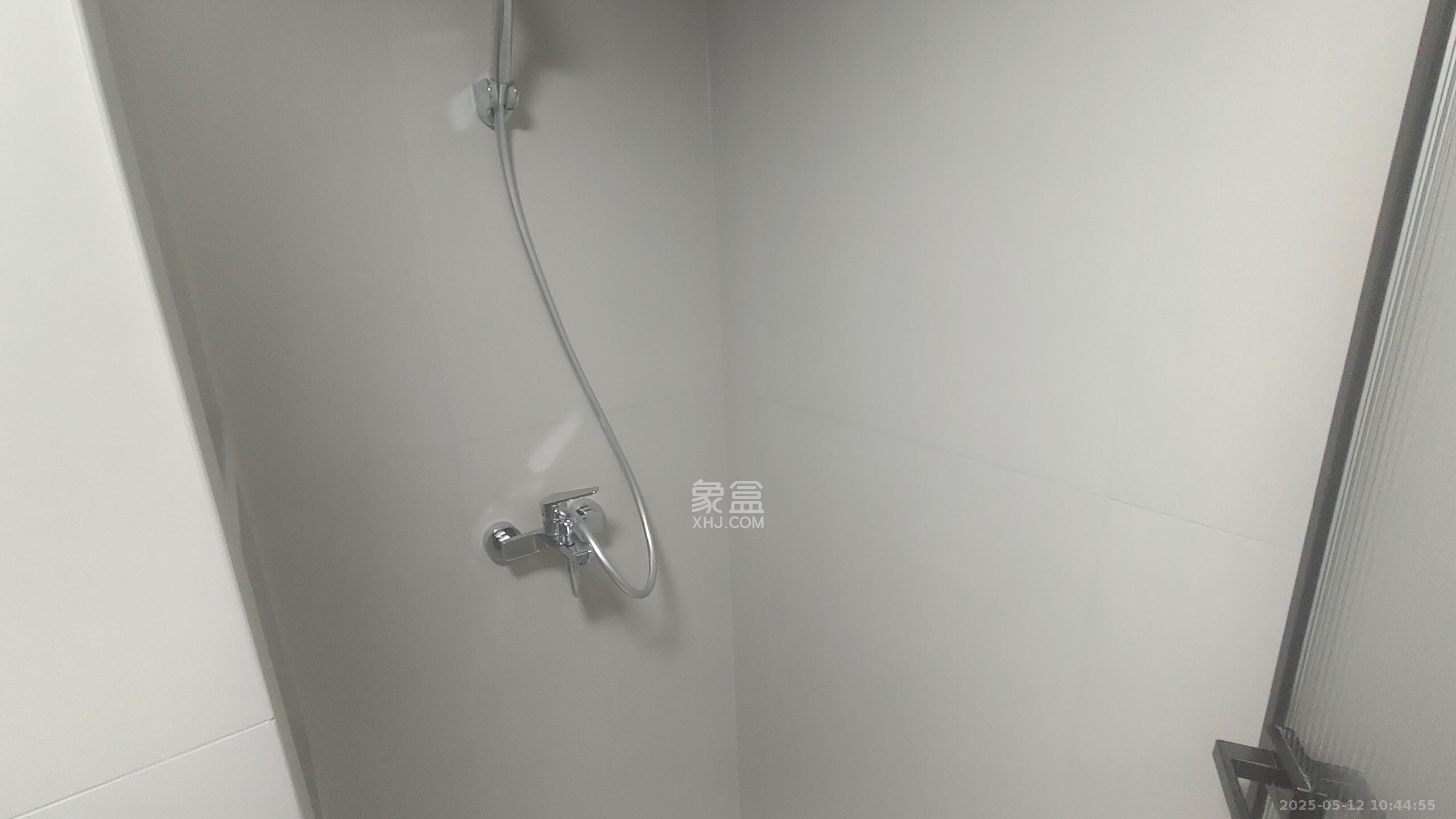 绿地V岛  1室1厅1卫   2500.00元/月室内图