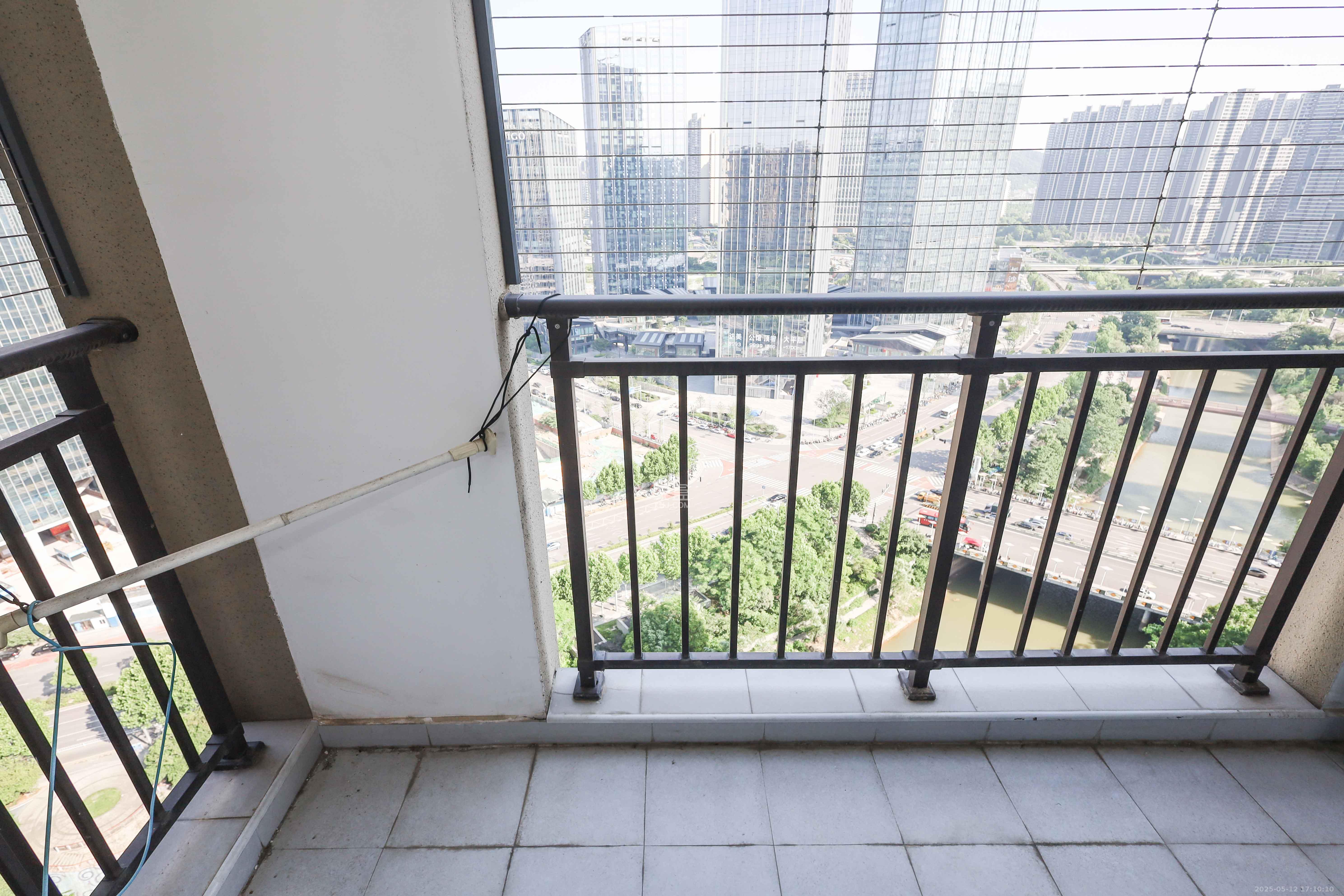 中国铁建梅溪青秀二期  3室2厅2卫    140.0万阳台