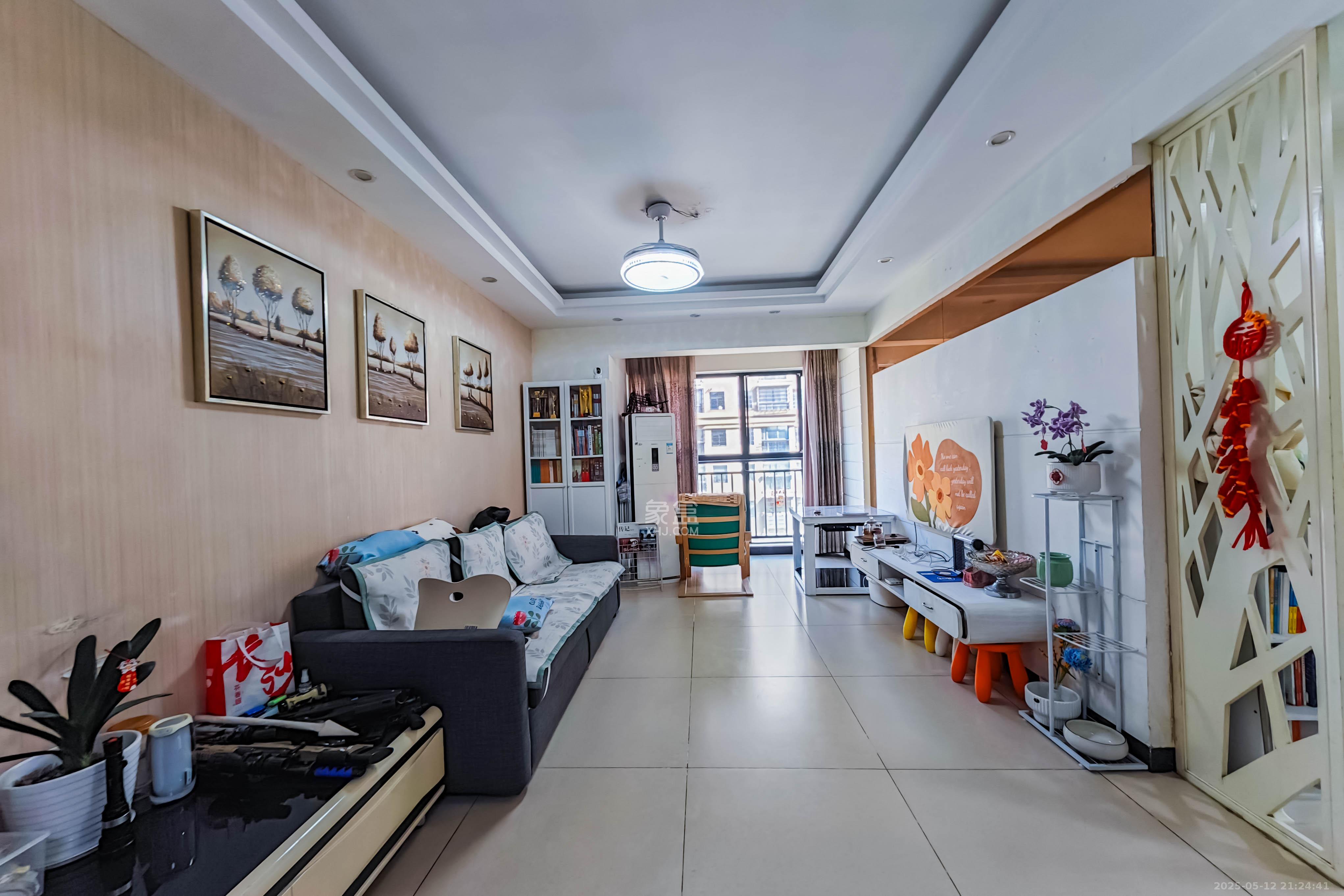 英郡年华  2室2厅1卫    86.0万 英郡年华  2室2厅1卫    86.0万客厅