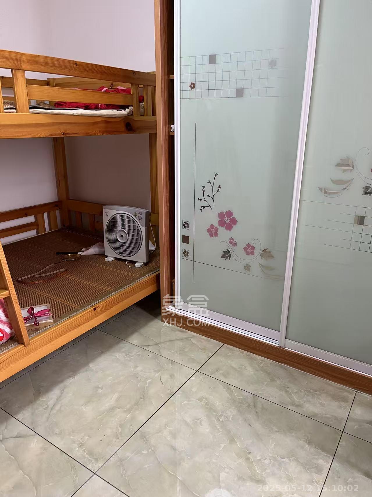 夏荷苑  2室2厅1卫   32.80万客厅