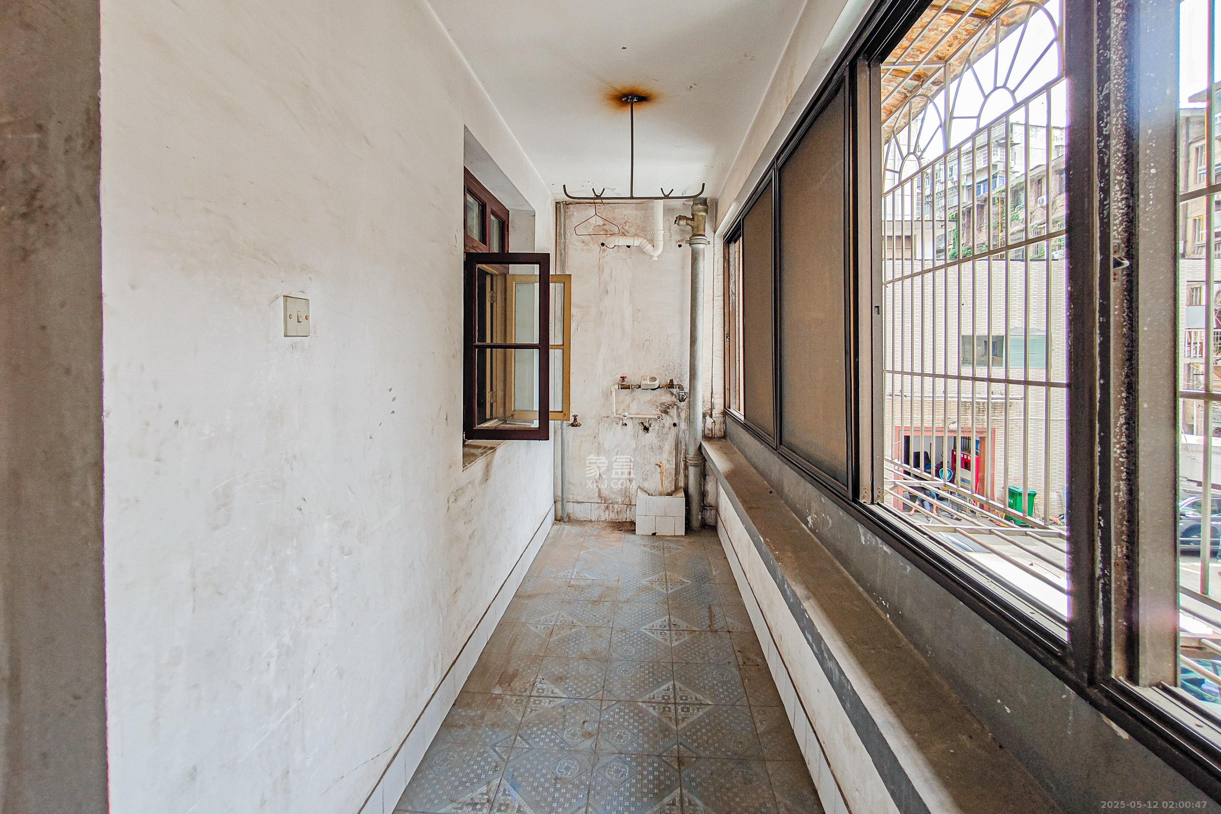 造纸厂宿舍  3室2厅1卫    62.0万 造纸厂宿舍  3室2厅1卫    62.0万阳台