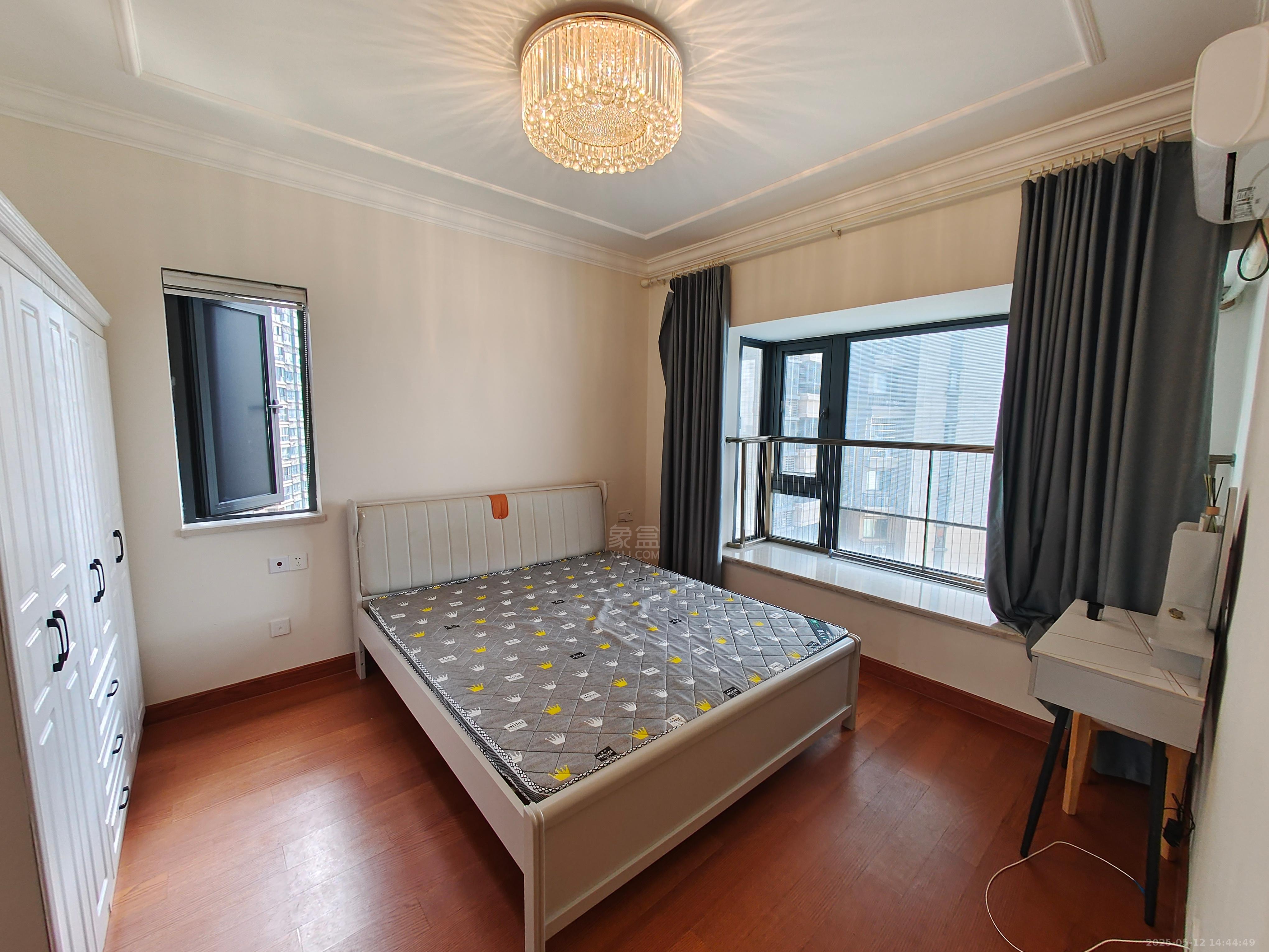 恒大华府 3室2厅2卫 2300.0元/月 恒大华府 3室2厅2卫 2300.0元/月室内图