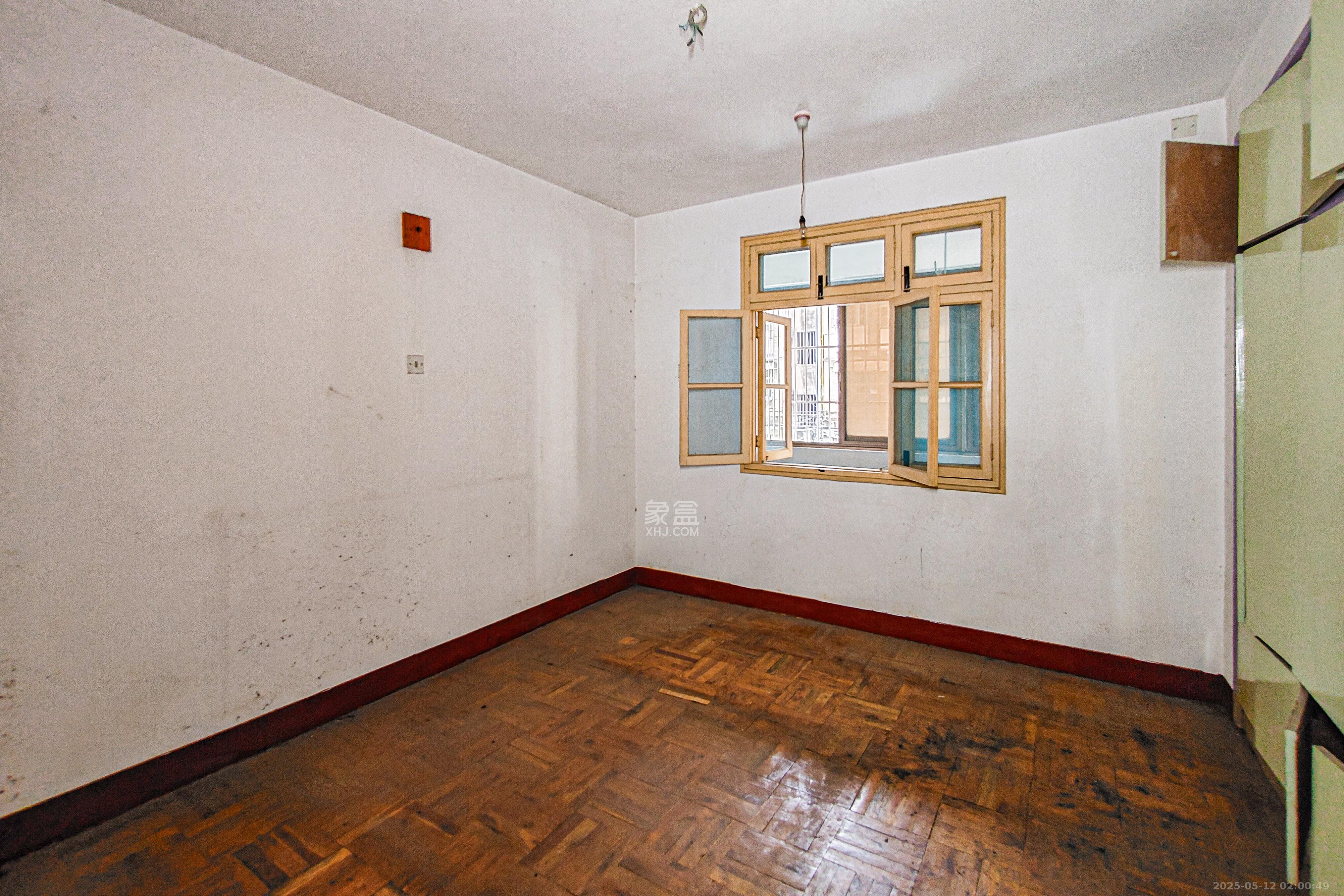 造纸厂宿舍  3室2厅1卫    62.0万 造纸厂宿舍  3室2厅1卫    62.0万卧室