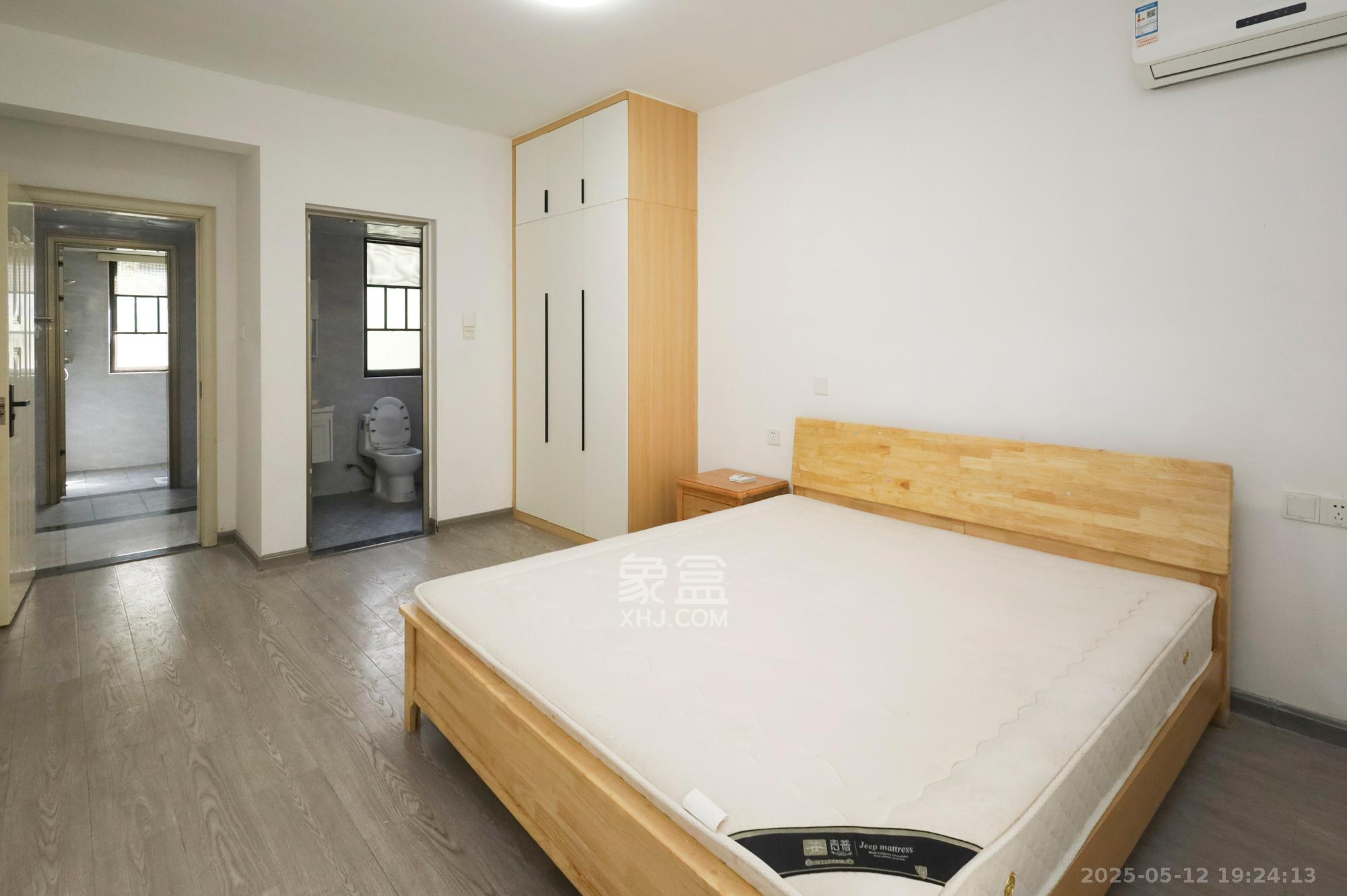 绿地海外滩二期 3室2厅2卫 60.0万 绿地海外滩二期 3室2厅2卫 60.0万卧室