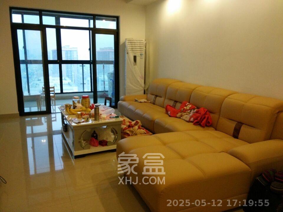阳光100三期  3室2厅2卫   2800.00元/月