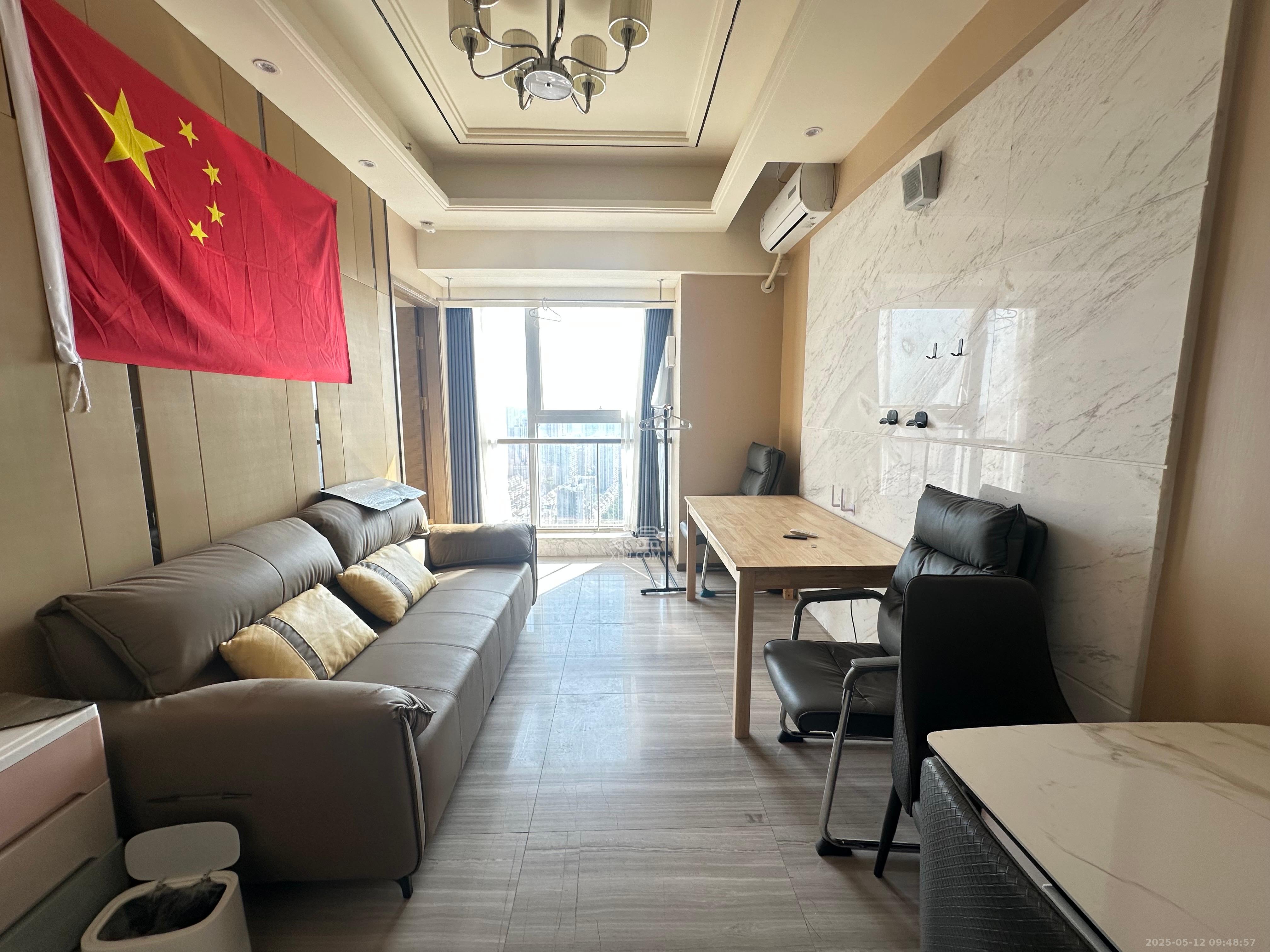 恒大譽府（融譽商業(yè)中心）  1室1廳1衛(wèi)   2400.00元/月