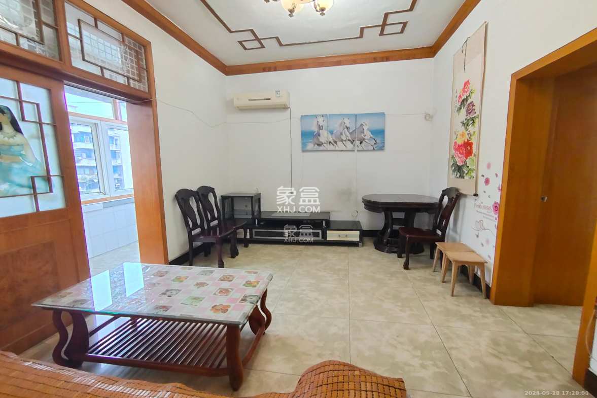 银馨家园(贺家土电厂生活区) 1室1厅1卫 700.0元/月 银馨家园(贺家土电厂生活区) 1室1厅1卫 700.0元/月室内图