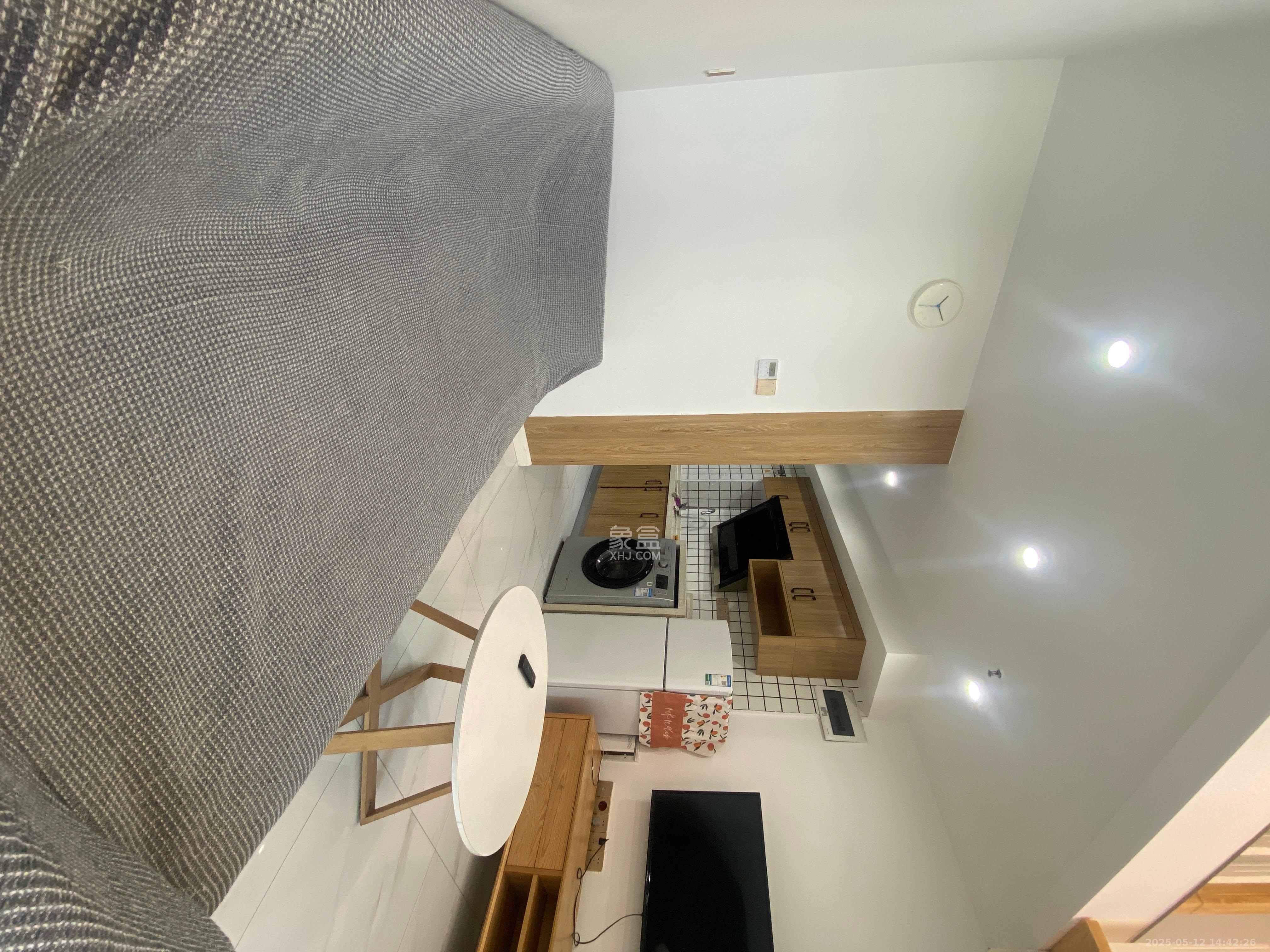 东盈商业广场(华泉城市广场)  1室1厅1卫    2400.0元/月 东盈商业广场(华泉城市广场)  1室1厅1卫    2400.0元/月室内图