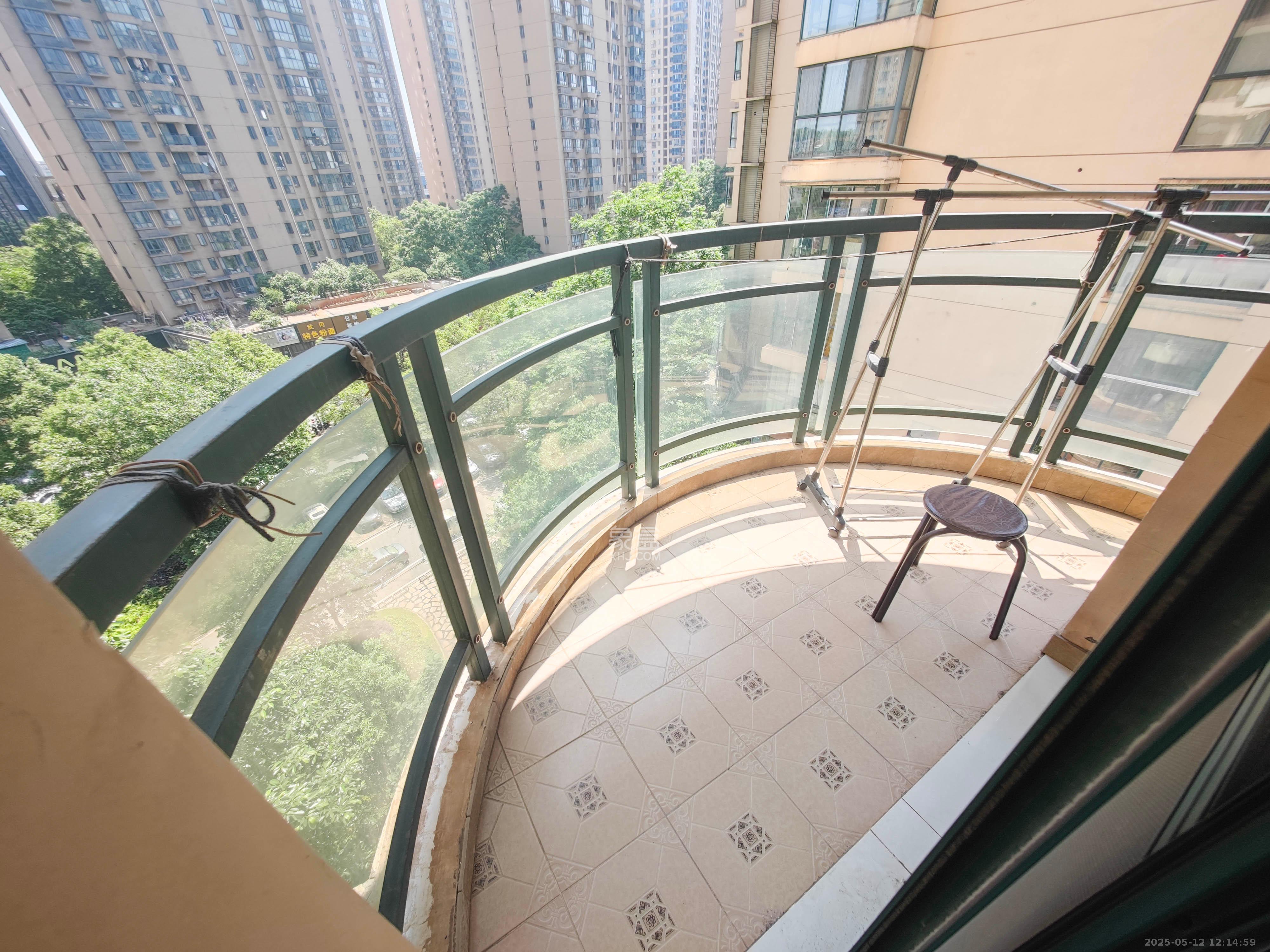 华盛世纪新城 3室2厅2卫 95.0万 华盛世纪新城 3室2厅2卫 95.0万阳台