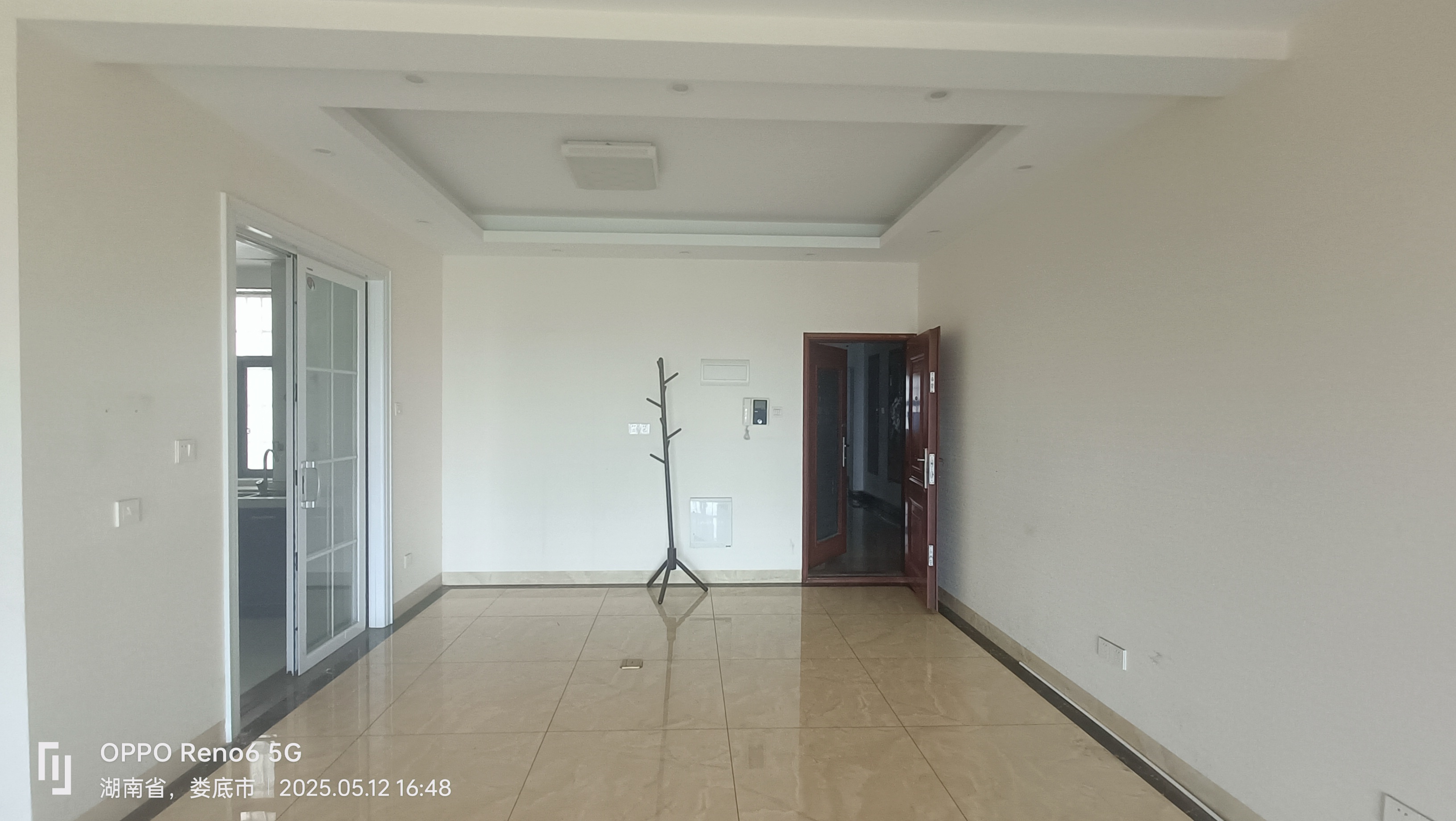 南苑上和一期 3室2厅2卫 78.8万 南苑上和一期 3室2厅2卫 78.8万客厅