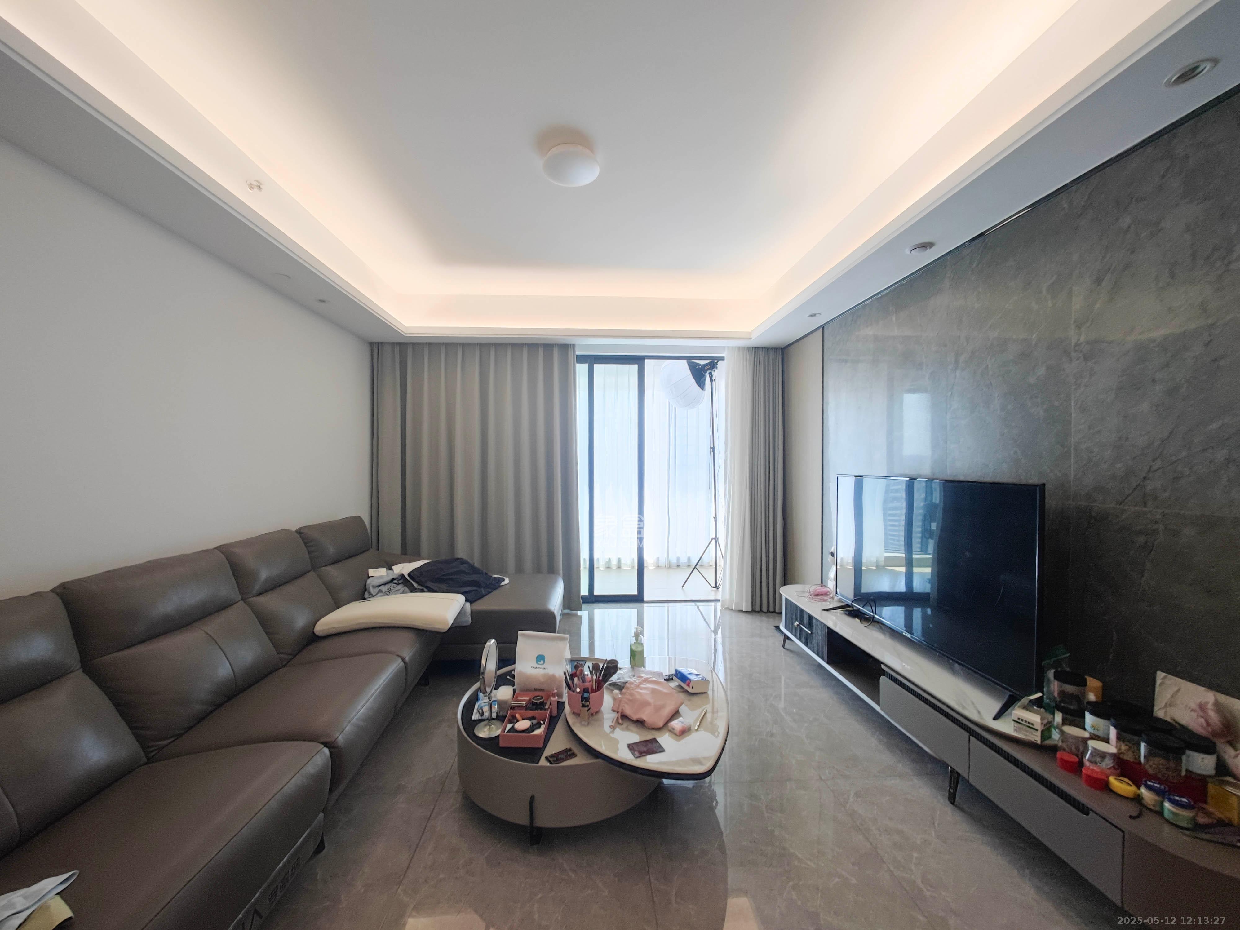 长房星城天地  3室2厅2卫    195.0万 长房星城天地  3室2厅2卫    195.0万客厅