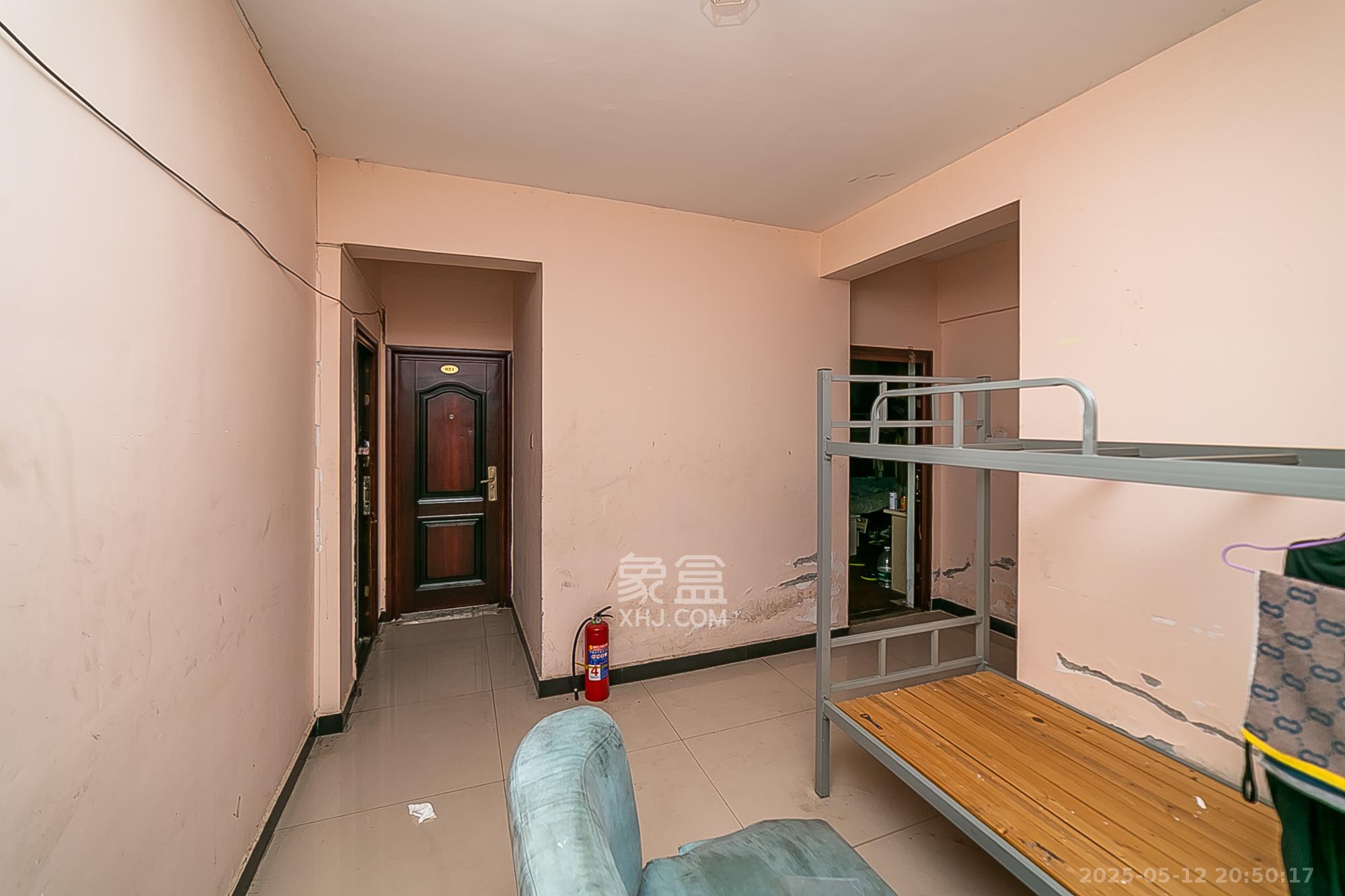 天鸿天府(天鸿中央大院)  4室2厅2卫    160.0万 天鸿天府(天鸿中央大院)  4室2厅2卫    160.0万客厅