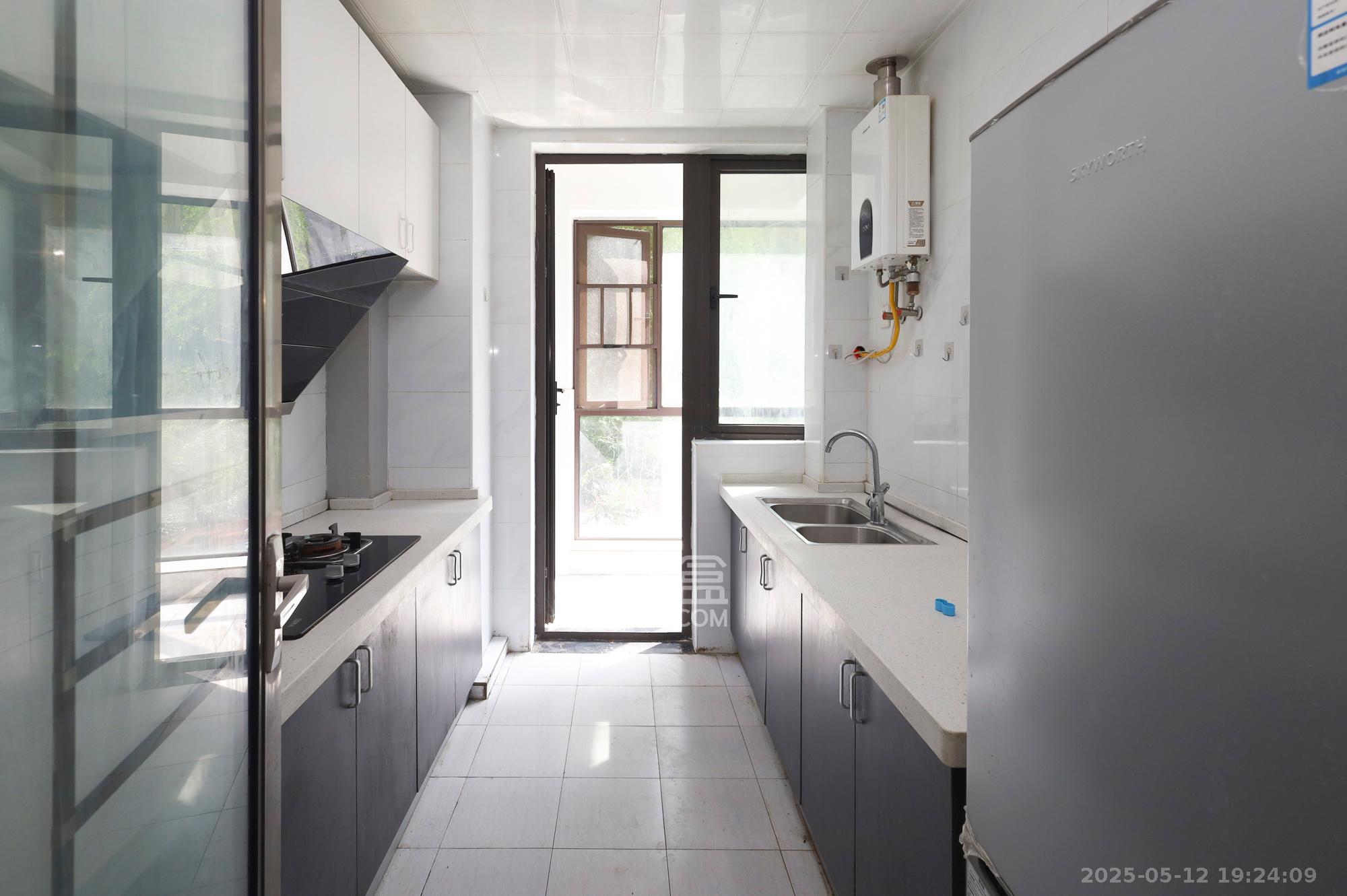 绿地海外滩二期 3室2厅2卫 60.0万 绿地海外滩二期 3室2厅2卫 60.0万厨房