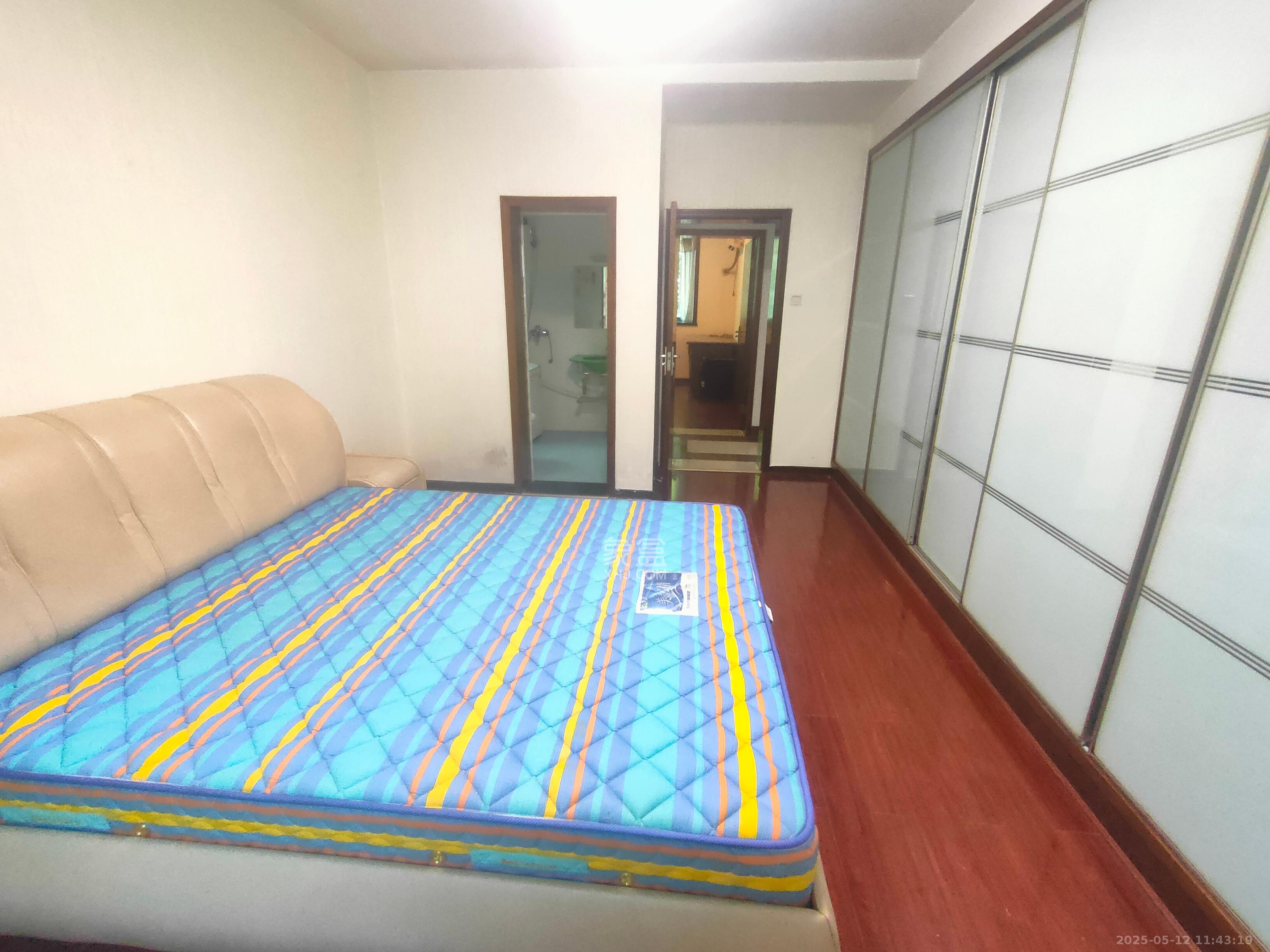 天峰名苑  3室2厅2卫   2900.00元/月室内图