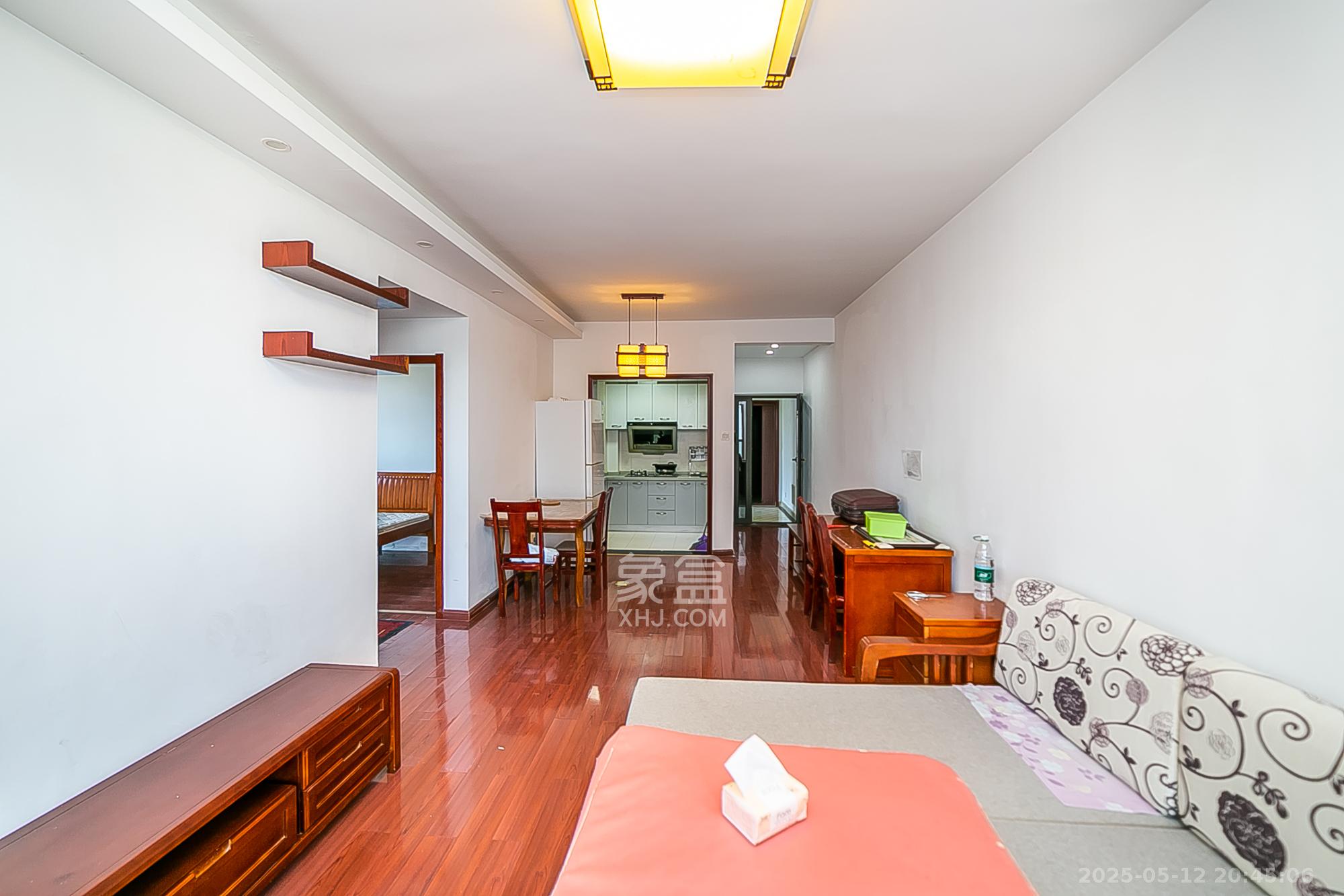 通用时代国际社区 2室2厅1卫 88.0万 通用时代国际社区 2室2厅1卫 88.0万客厅