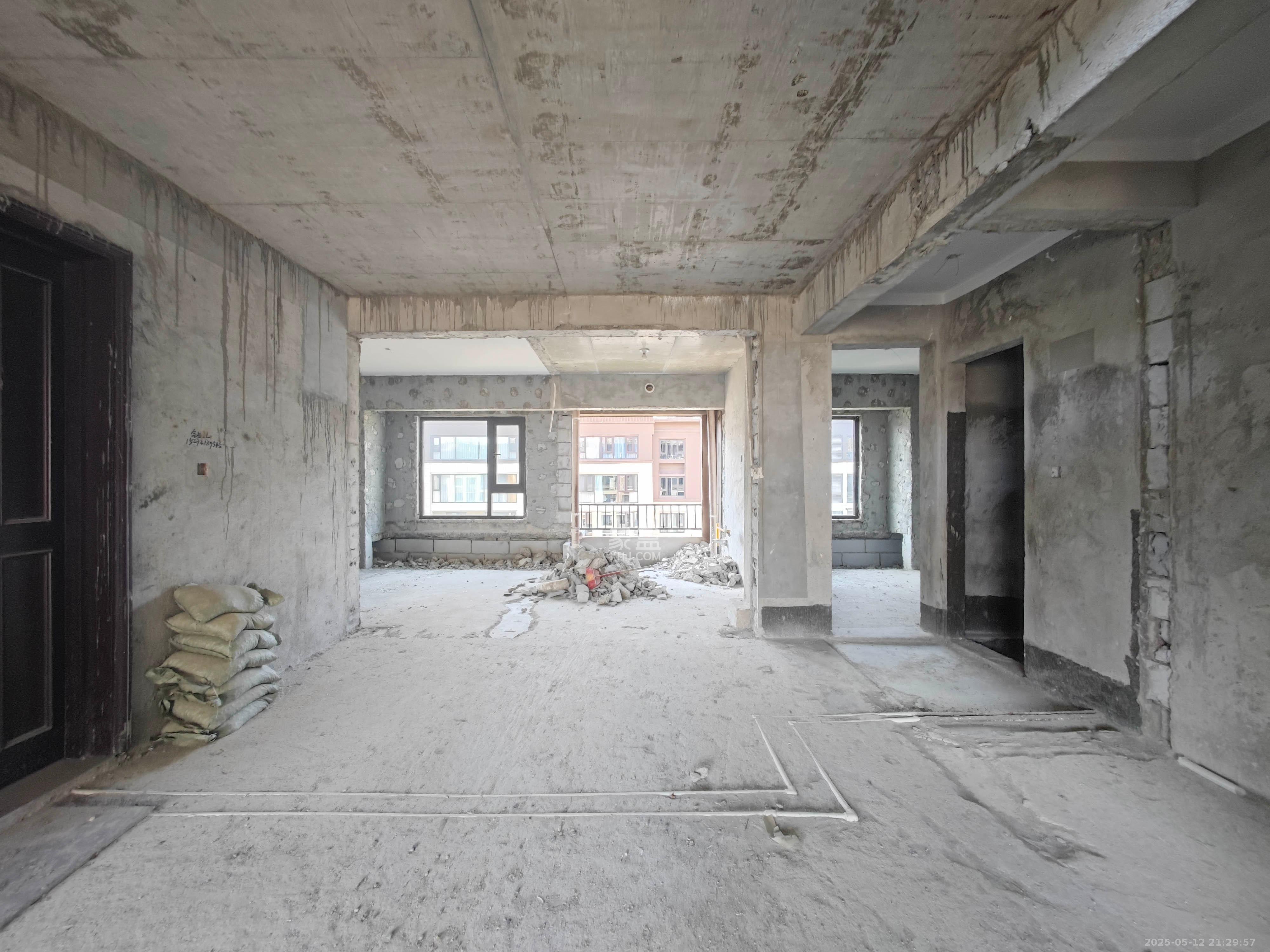 远洋红星天铂一期 6室2厅3卫 225.0万 远洋红星天铂一期 6室2厅3卫 225.0万其他