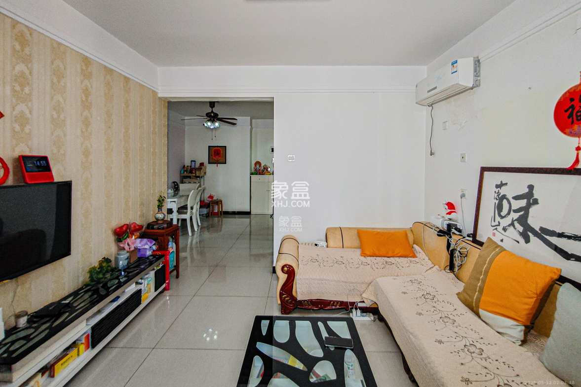 钱隆首府(福晟御园)  2室2厅1卫    80.0万 钱隆首府(福晟御园)  2室2厅1卫    80.0万客厅