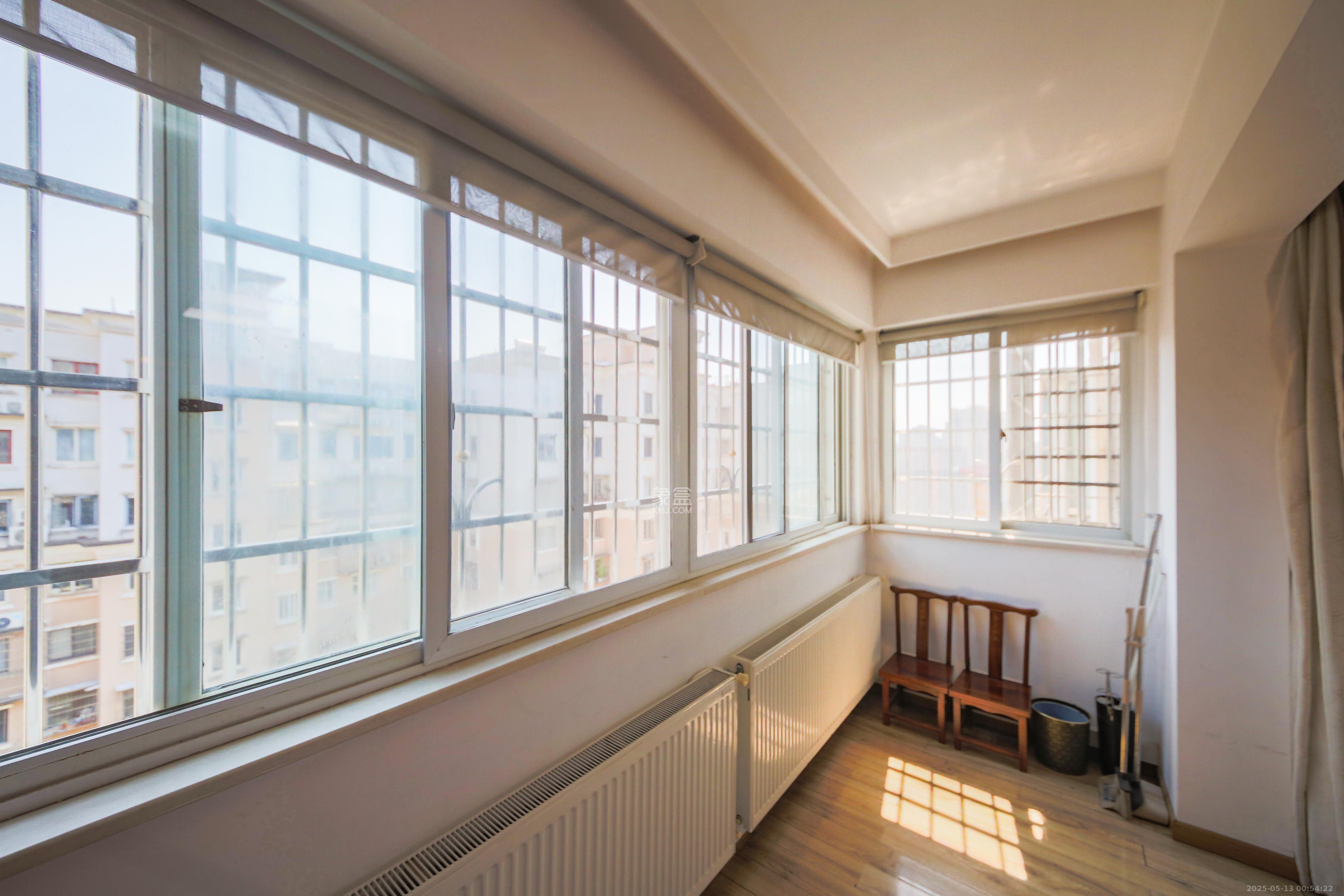 海利科院佳园 6室2厅2卫 180.0万 海利科院佳园 6室2厅2卫 180.0万阳台