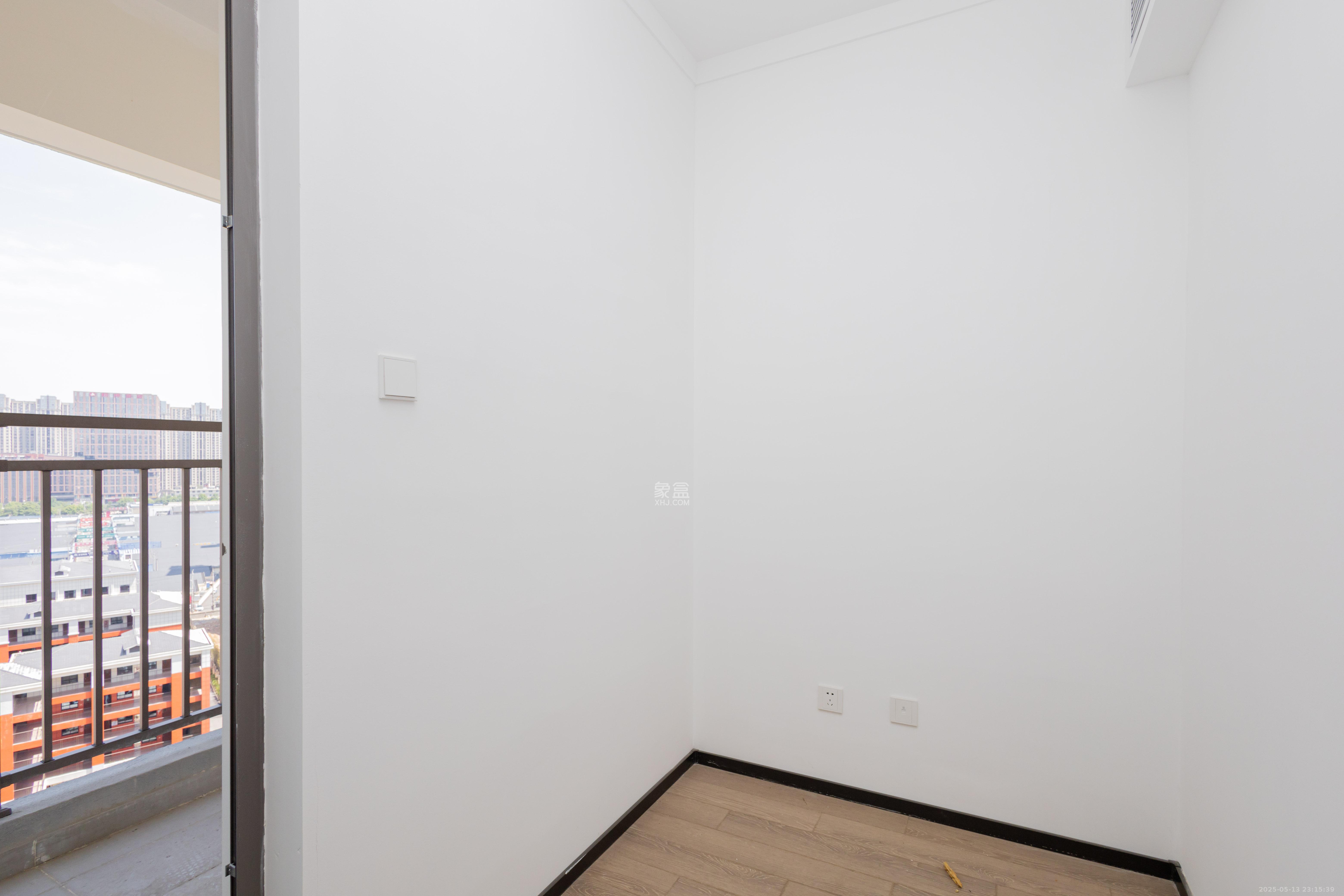 佳兆业滨江四季  4室2厅2卫    150.0万卧室