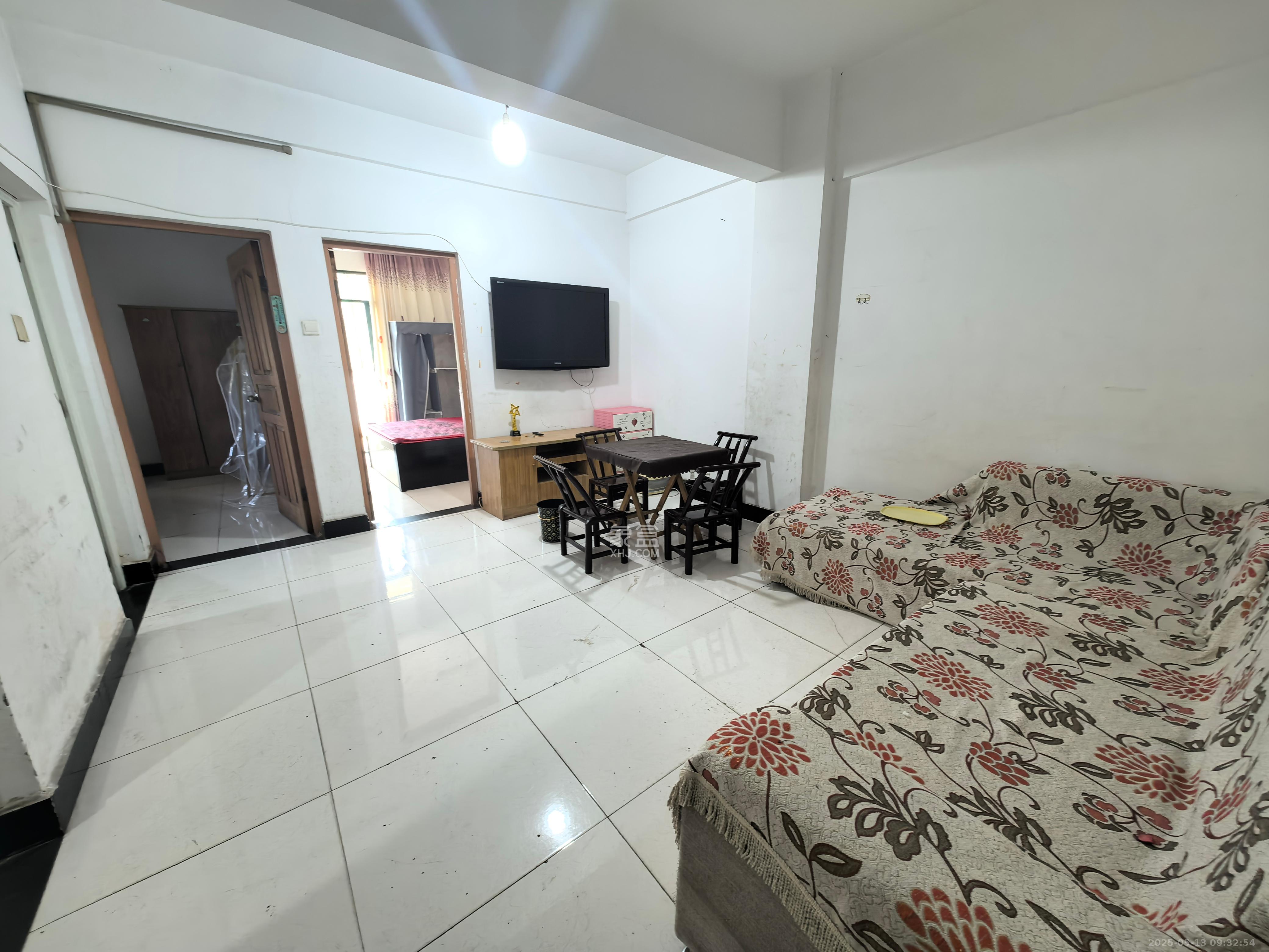 金帆江滨玫瑰园  2室1厅1卫    1400.0元/月 金帆江滨玫瑰园  2室1厅1卫    1400.0元/月室内图