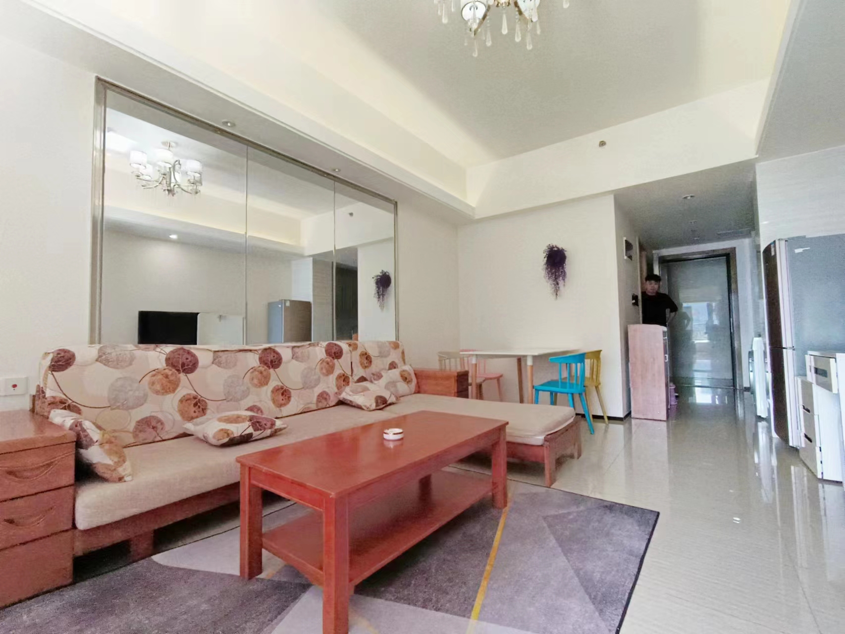 恒大外滩 1室1厅1卫 2100.0元/月 恒大外滩 1室1厅1卫 2100.0元/月室内图