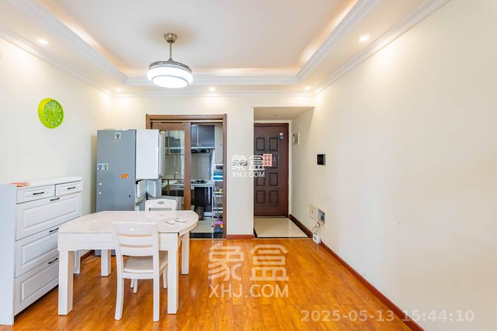 藏珑湖上国际花园  3室2厅2卫    2500.0元/月 藏珑湖上国际花园  3室2厅2卫    2500.0元/月室内图