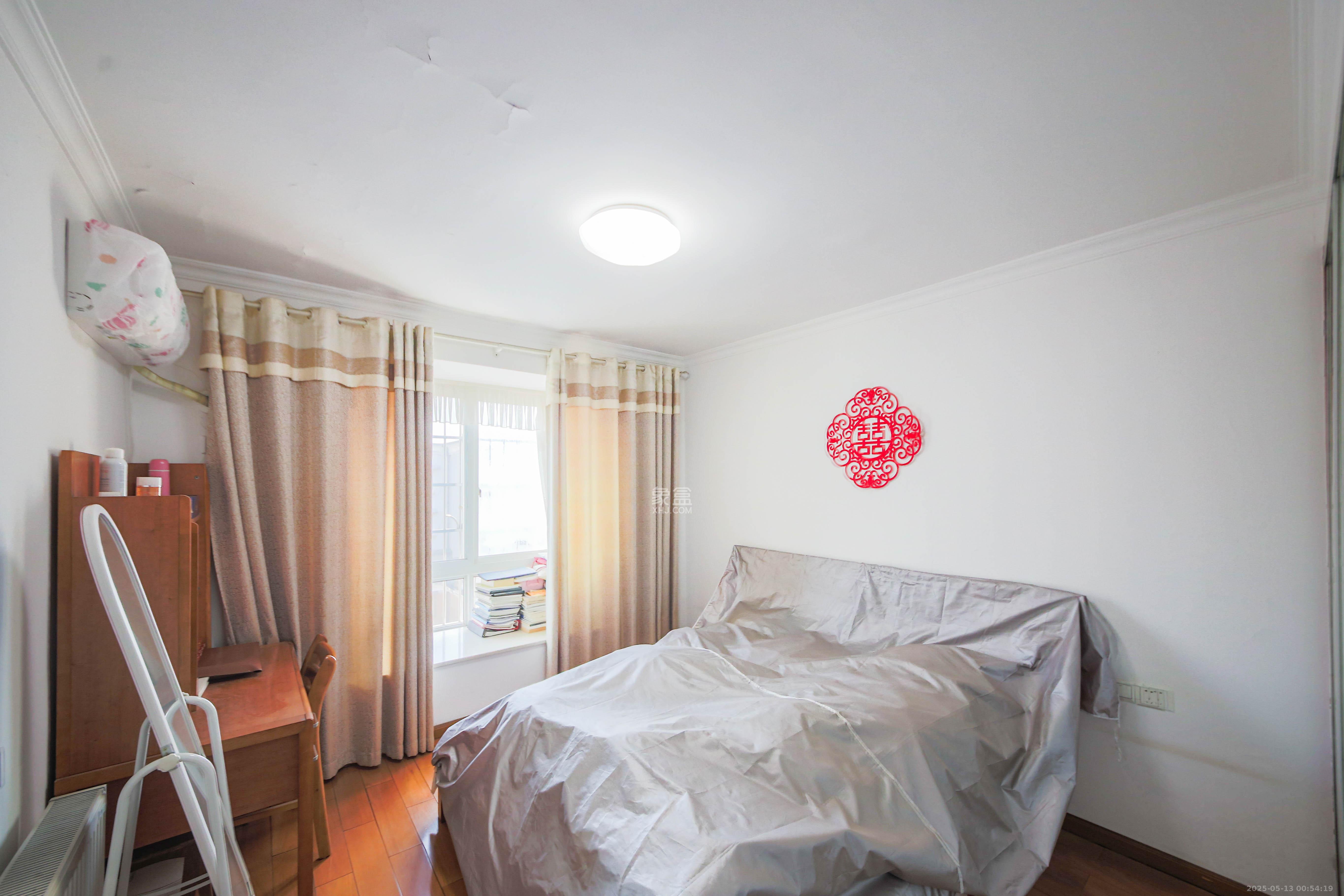 海利科院佳园 6室2厅2卫 180.0万 海利科院佳园 6室2厅2卫 180.0万卧室