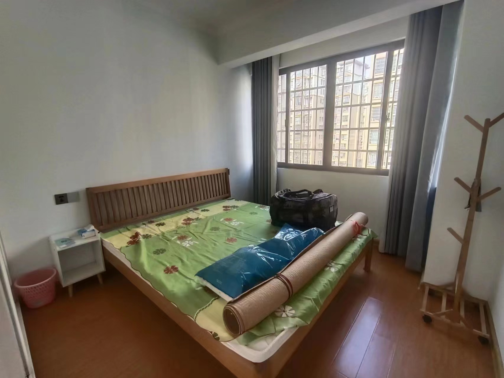 滨江花园  3室2厅2卫   1600.00元/月室内图
