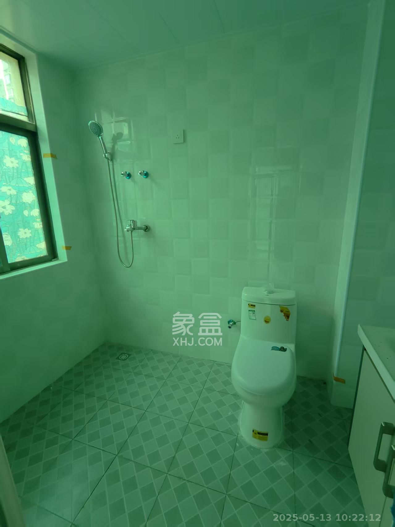 麓谷加州阳光  3室2厅2卫   2800.00元/月室内图