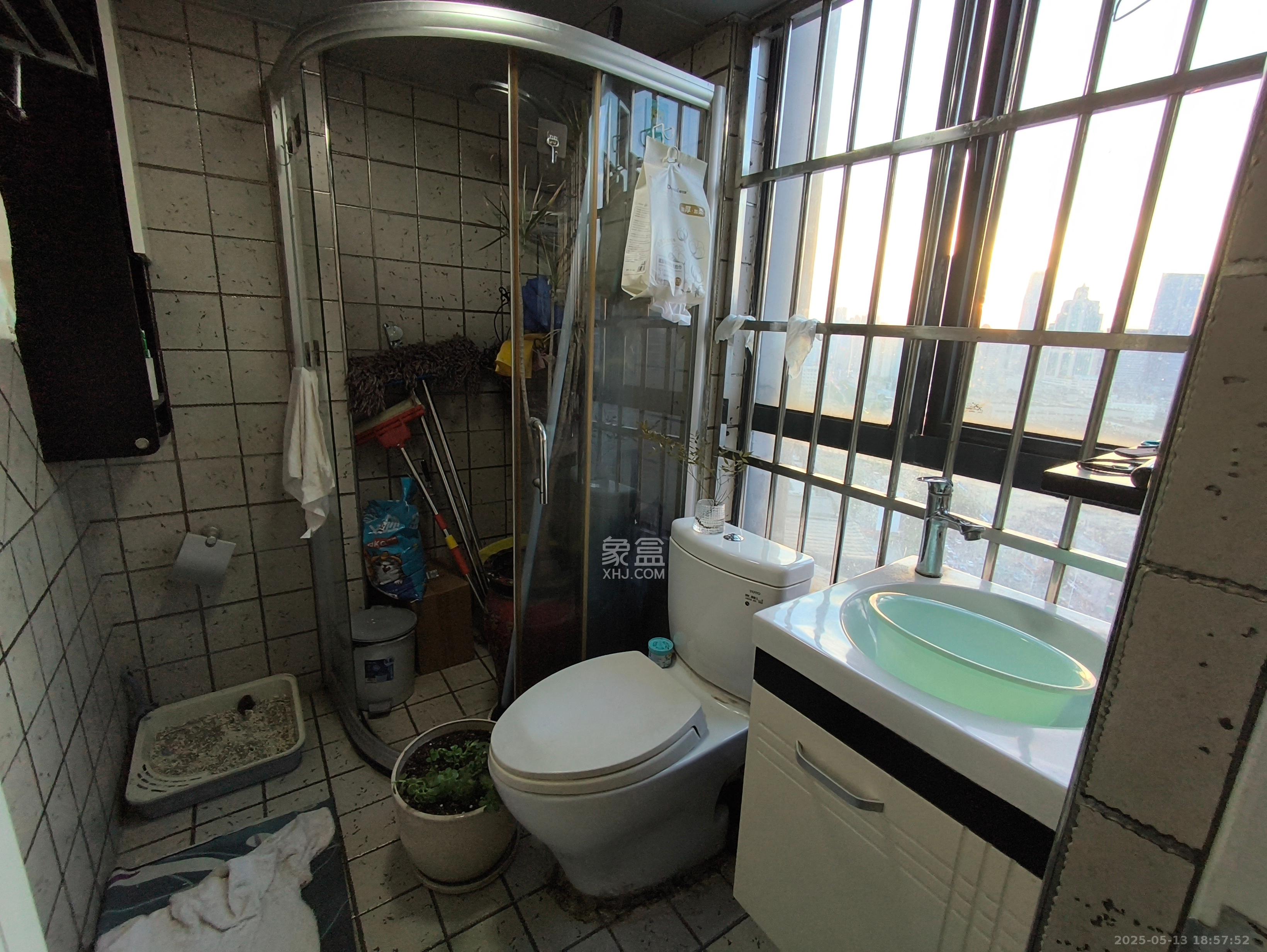 融圣国际  3室2厅3卫    2300.0元/月 融圣国际  3室2厅3卫    2300.0元/月室内图