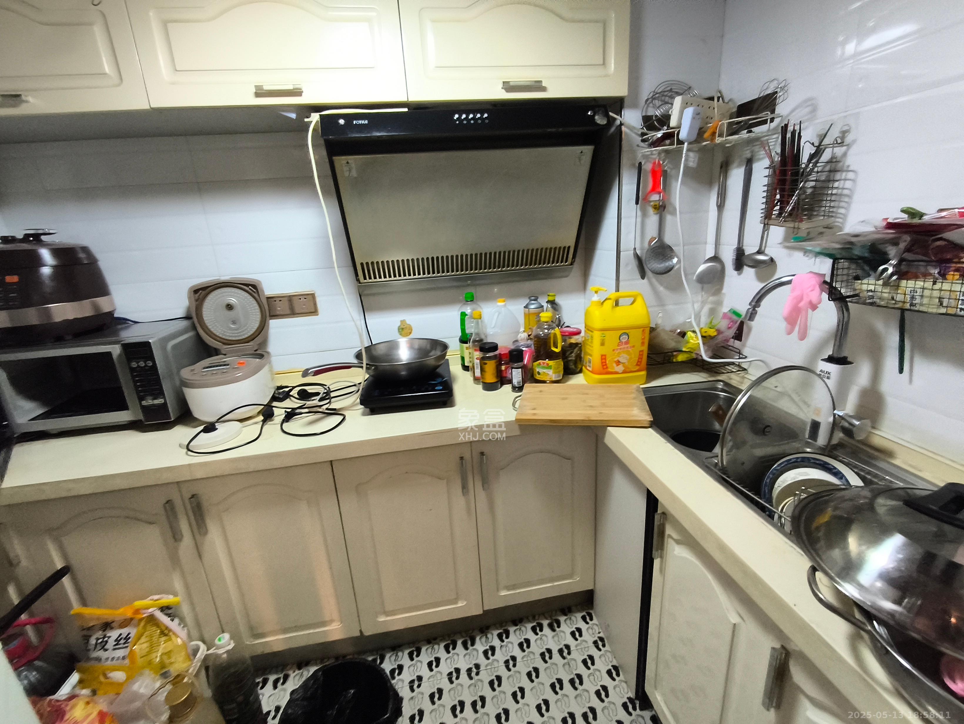 融圣国际  3室2厅3卫    2300.0元/月 融圣国际  3室2厅3卫    2300.0元/月室内图